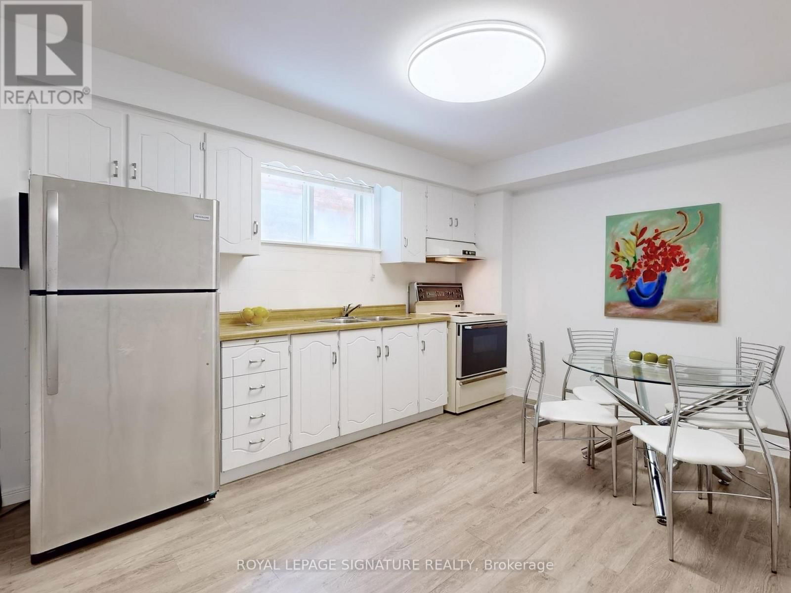 81 GARDEN AVENUE Image 28
