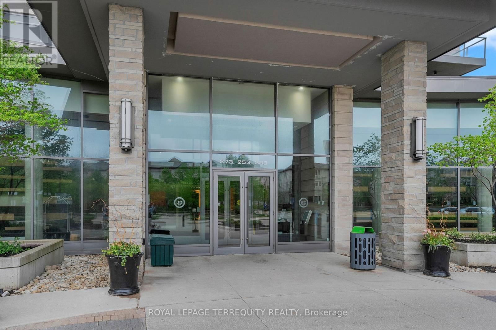 210 - 273 SOUTH PARK ROAD Image 2