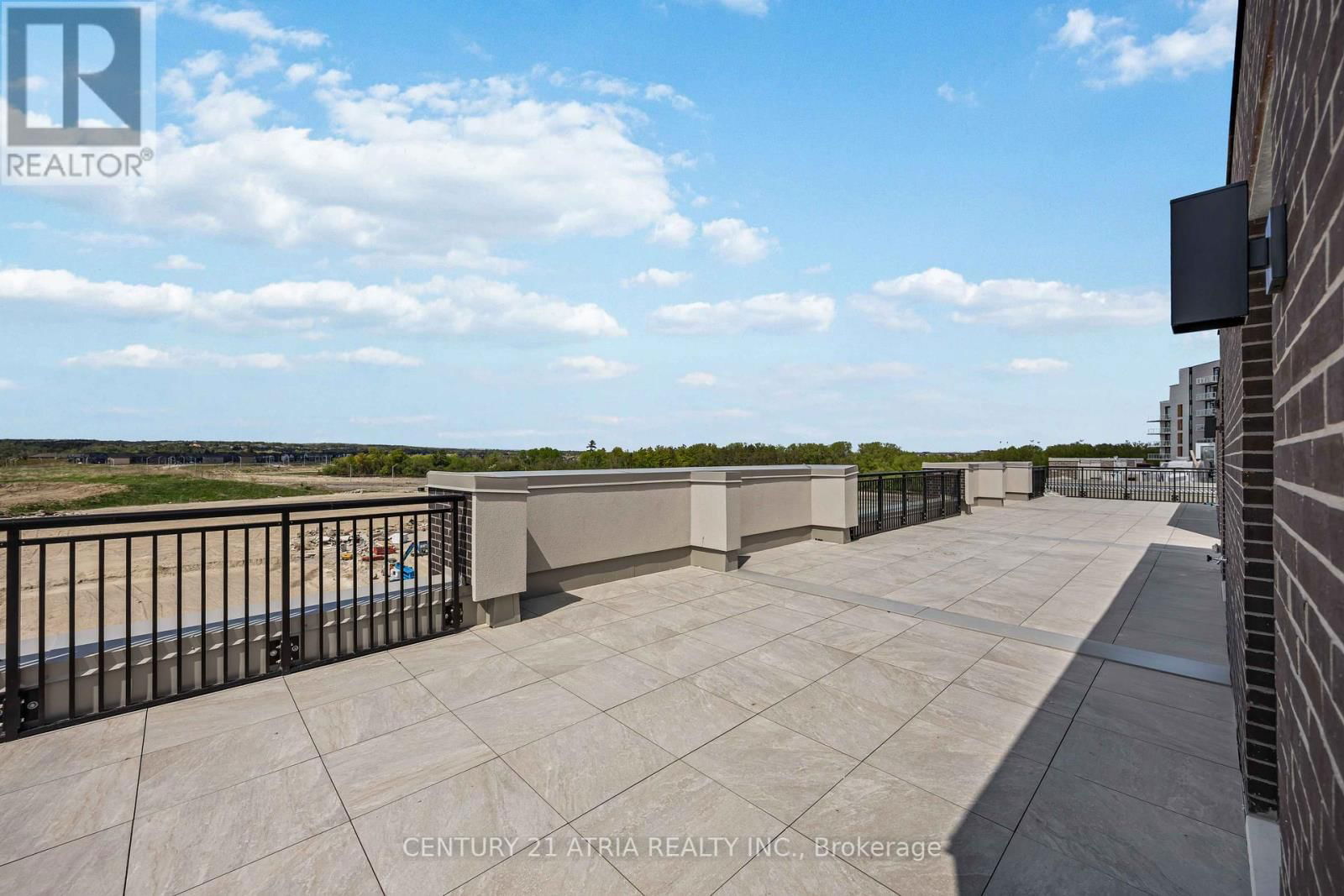 202 - 65 SAIGON DRIVE Image 25