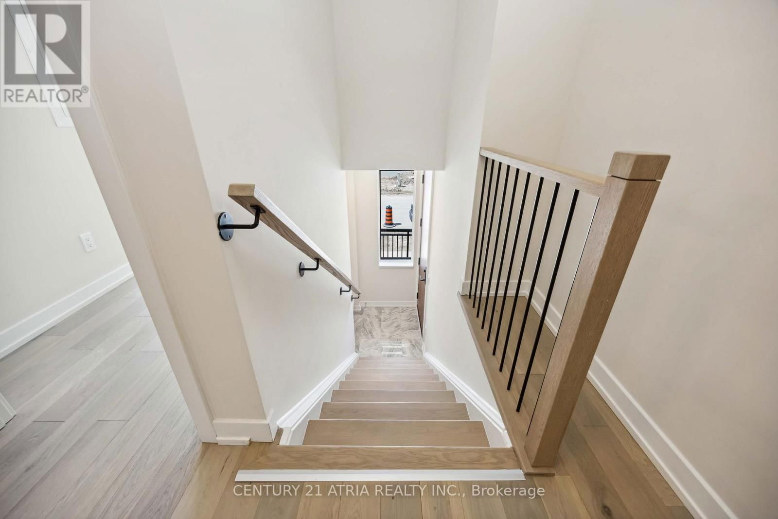 202 - 65 SAIGON DRIVE Image 5