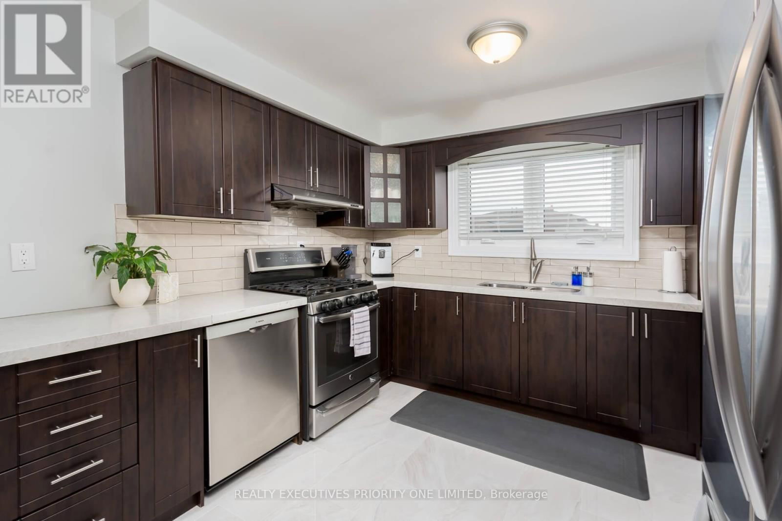 206 ANDREW PARK Image 12