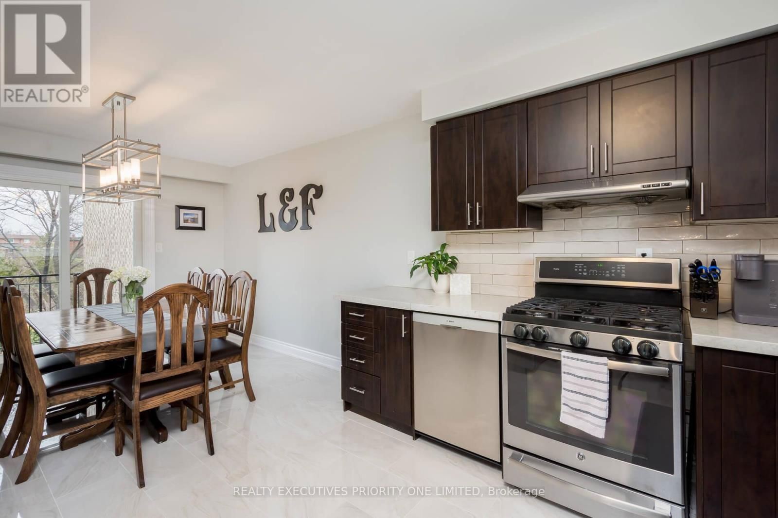 206 ANDREW PARK Image 13