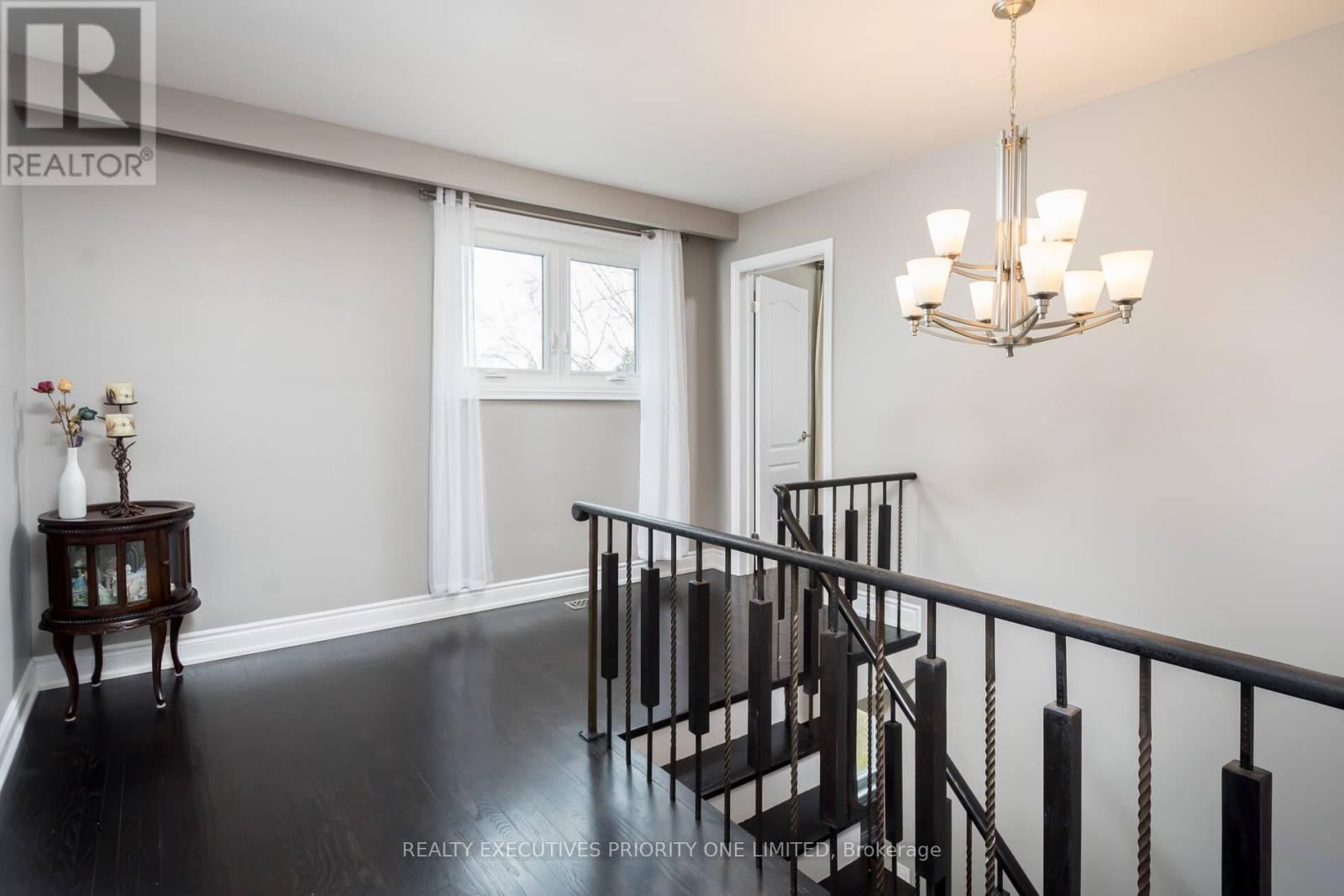 206 ANDREW PARK Image 18