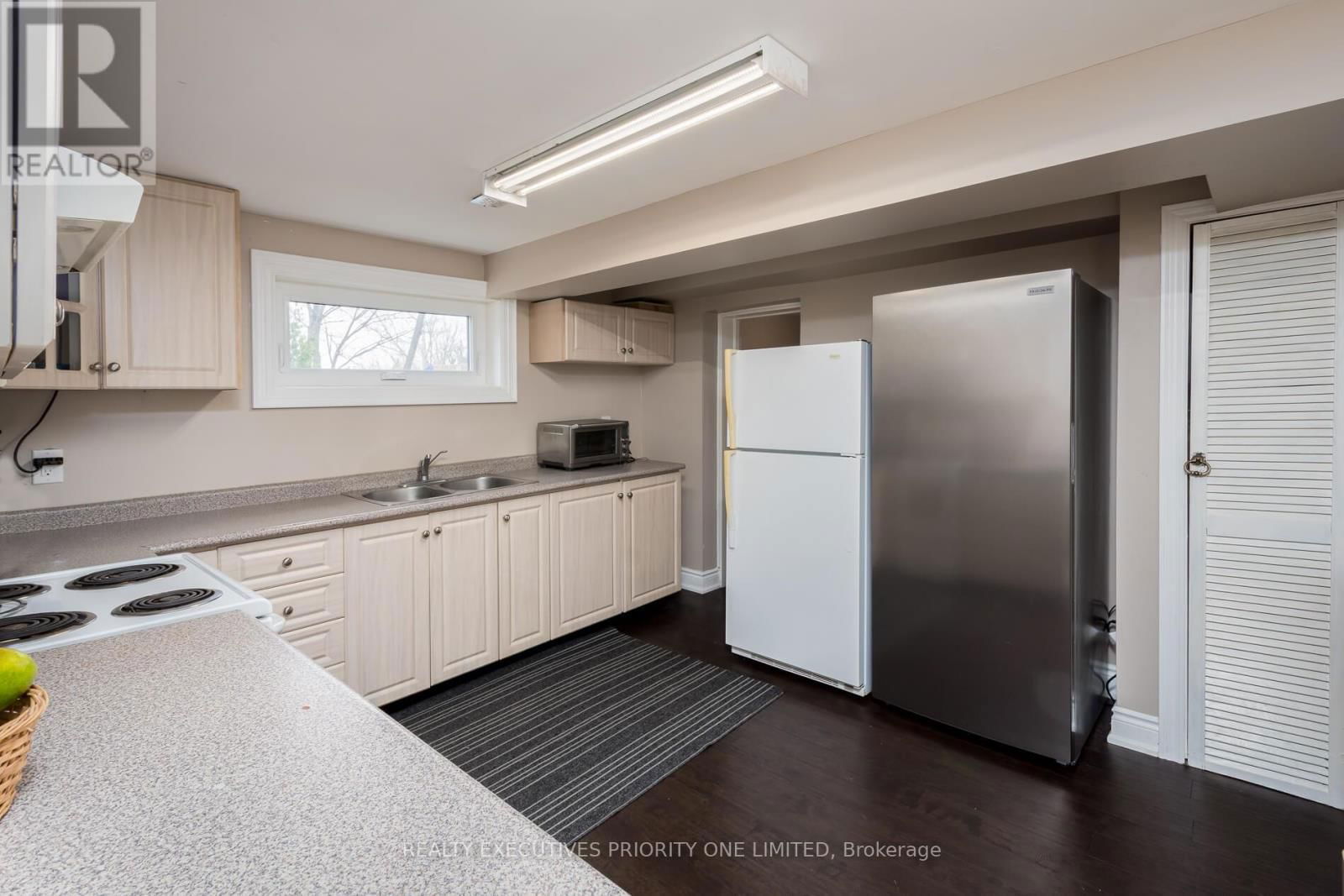 206 ANDREW PARK Image 26