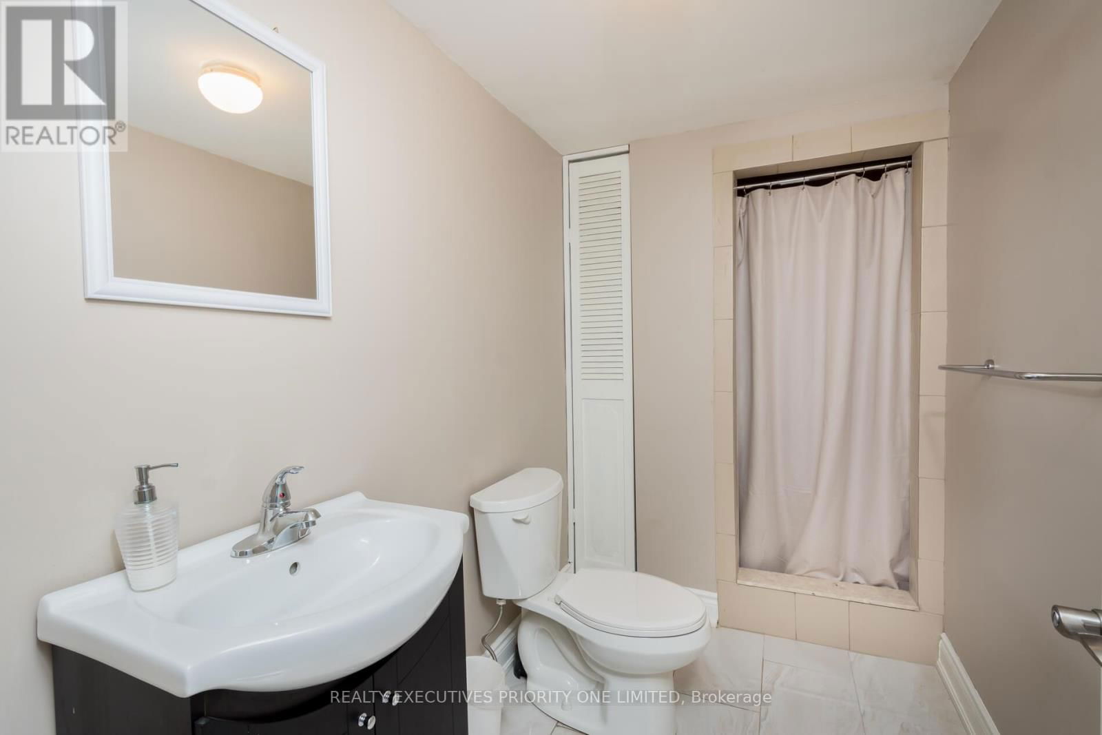 206 ANDREW PARK Image 27