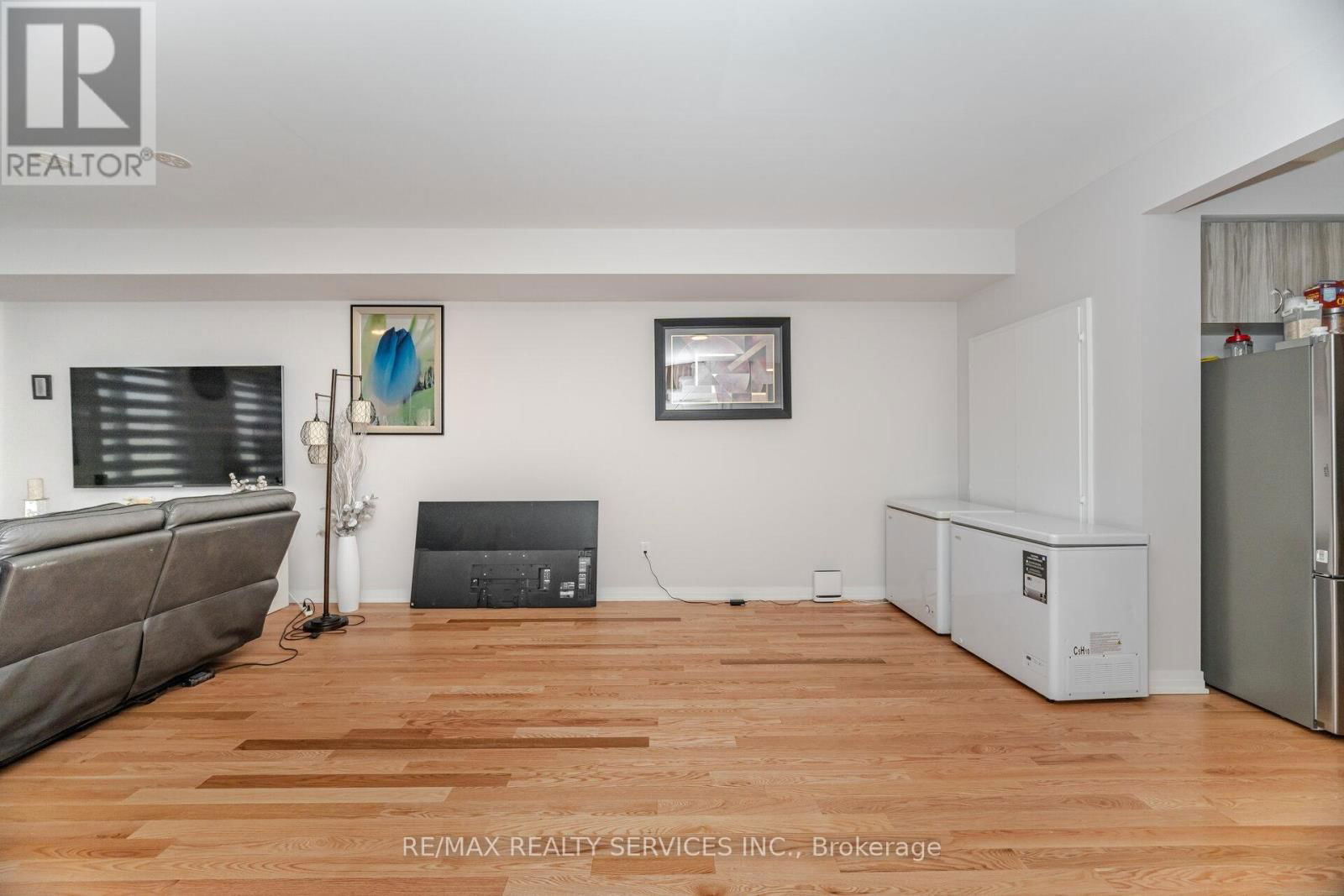 12 - 220 DISSETTE STREET Image 10
