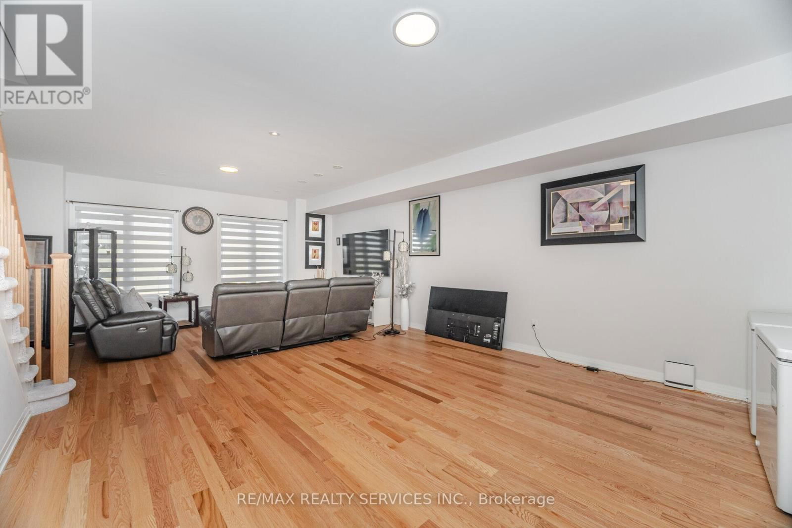 12 - 220 DISSETTE STREET Image 11