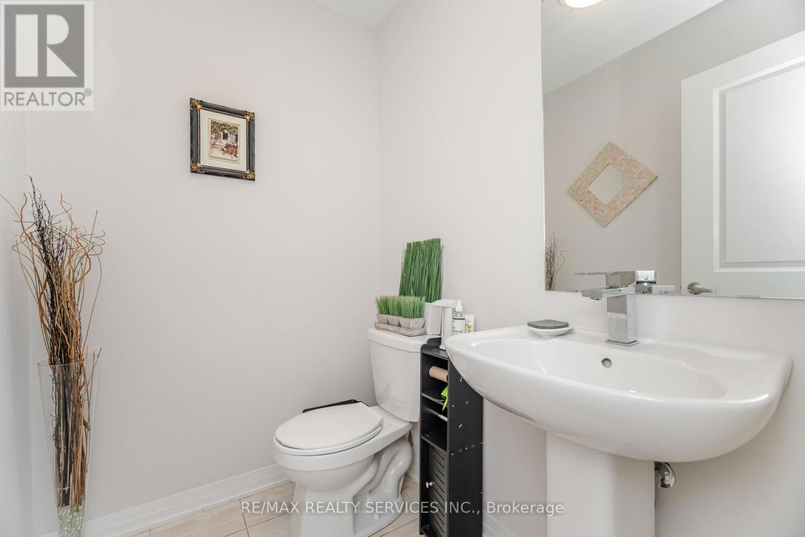 12 - 220 DISSETTE STREET Image 15