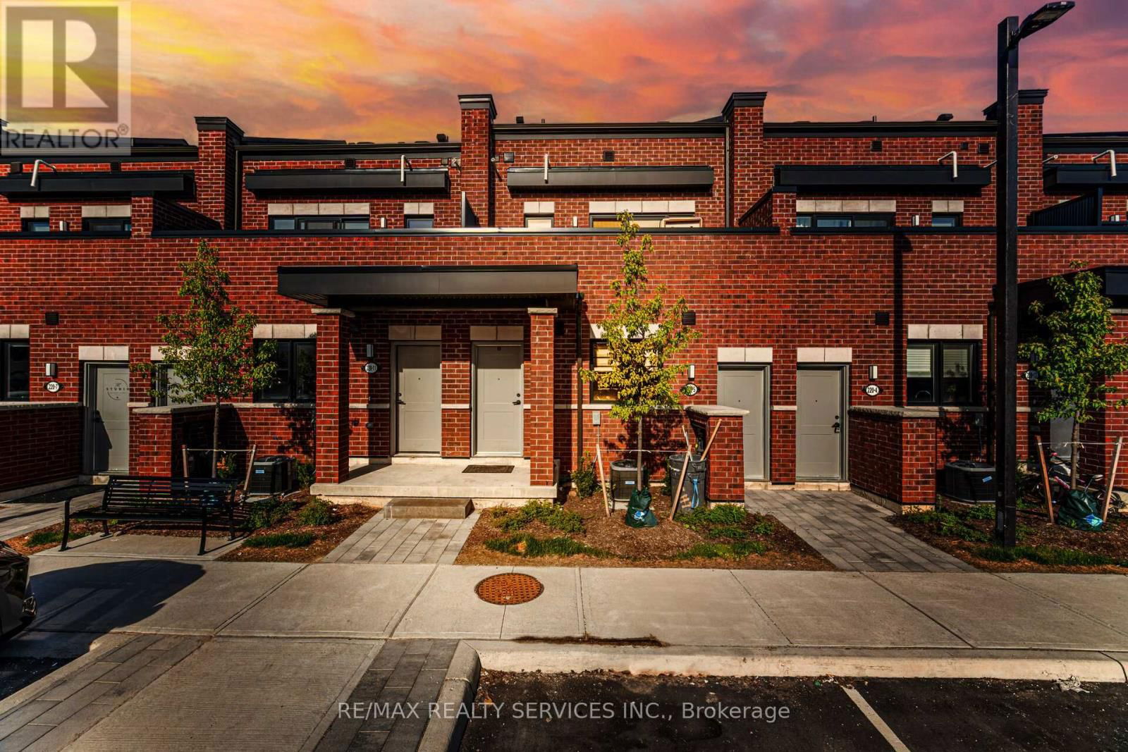 12 - 220 DISSETTE STREET Image 2