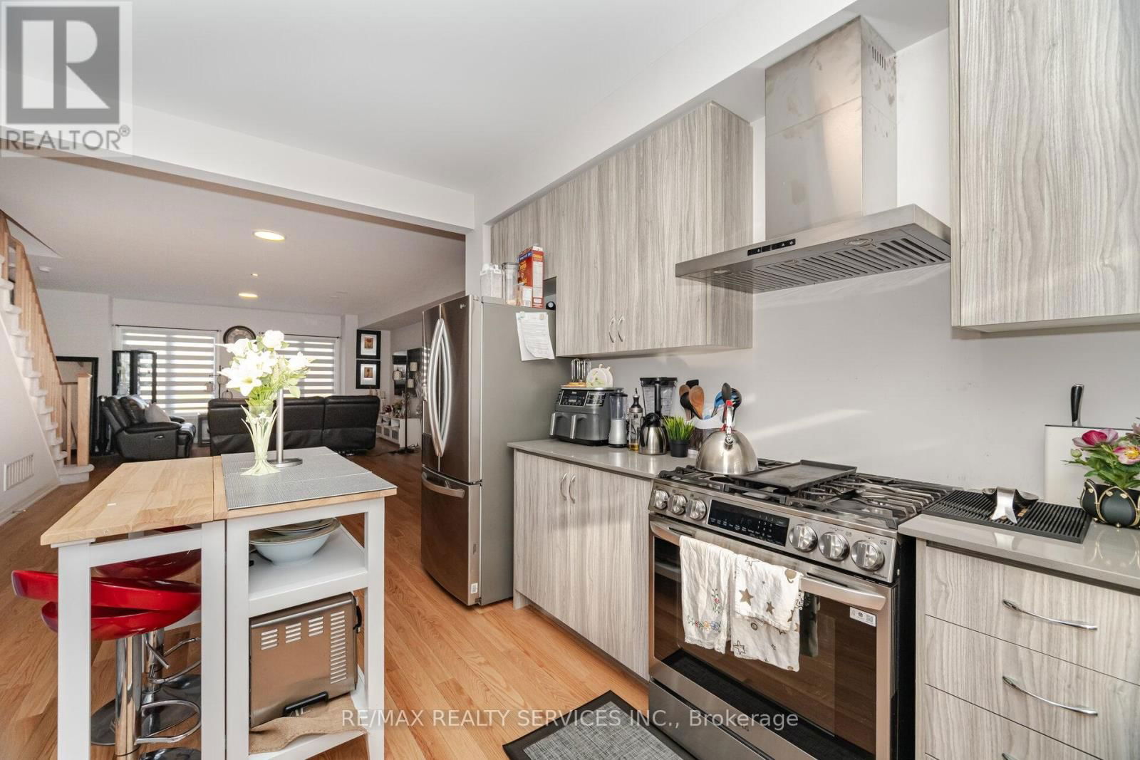 12 - 220 DISSETTE STREET Image 9