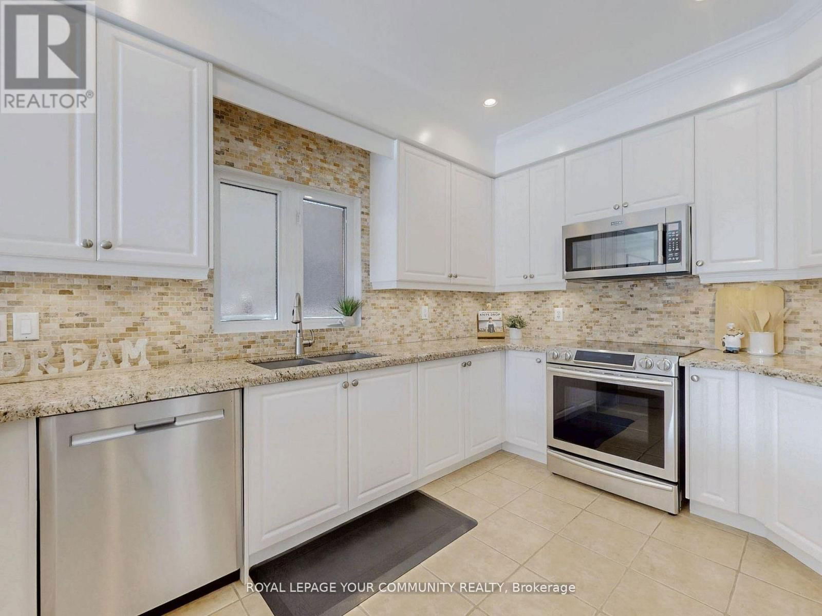 8 WHITESTONE DRIVE Image 14