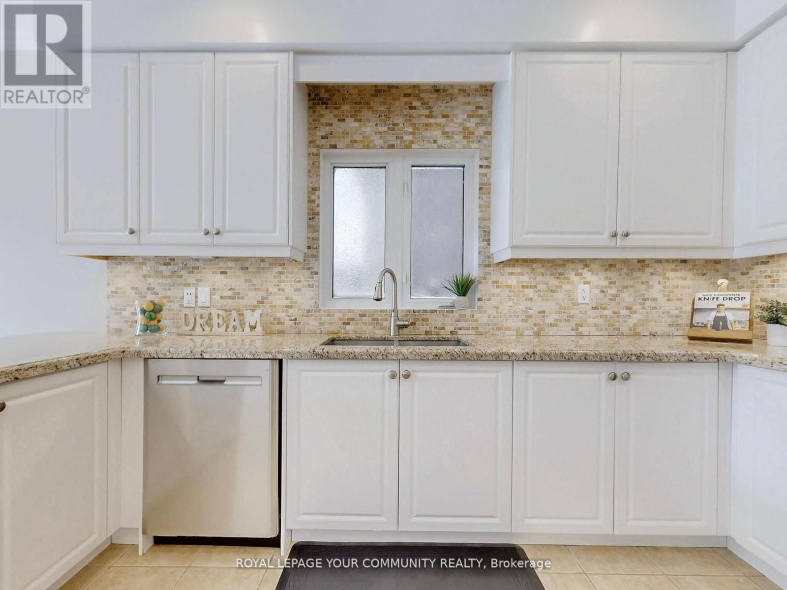 8 WHITESTONE DRIVE Image 16