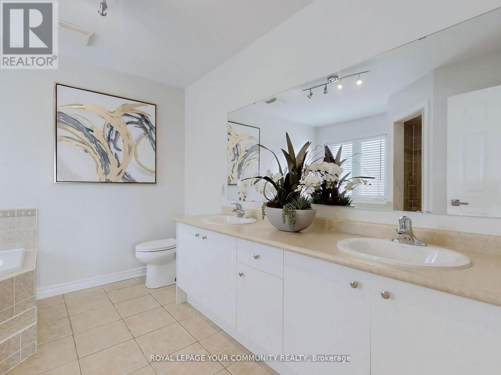 8 WHITESTONE DRIVE Image 28