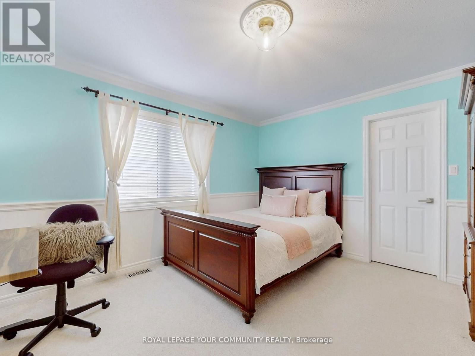 8 WHITESTONE DRIVE Image 32