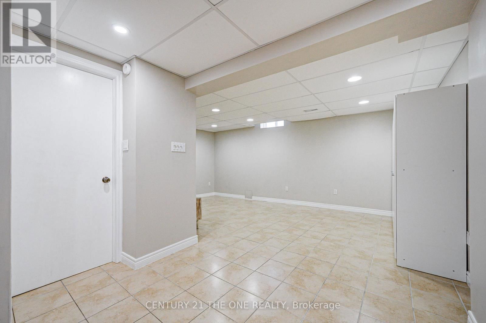 16 MARTELL GATE Image 8