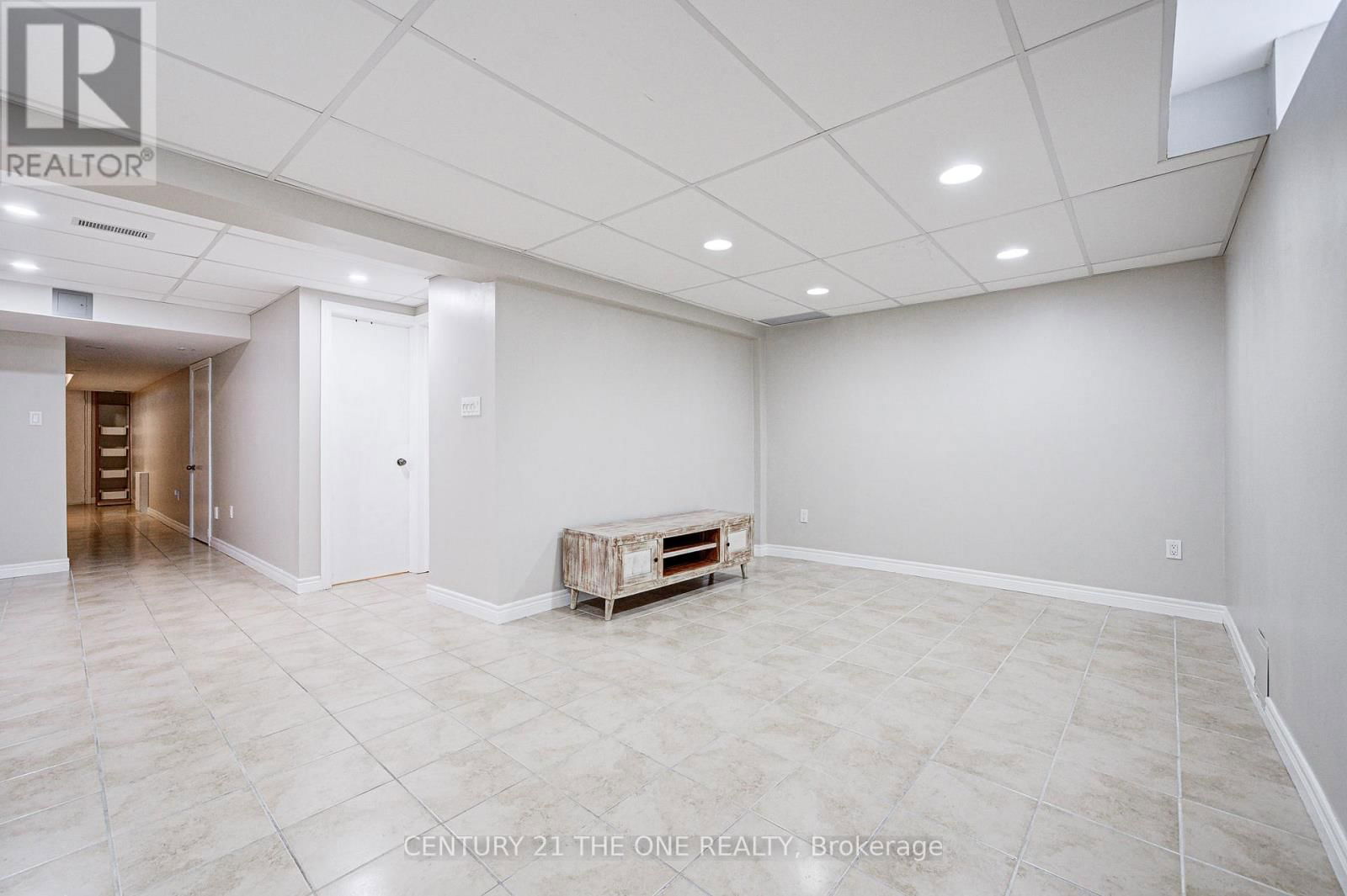 16 MARTELL GATE Image 9