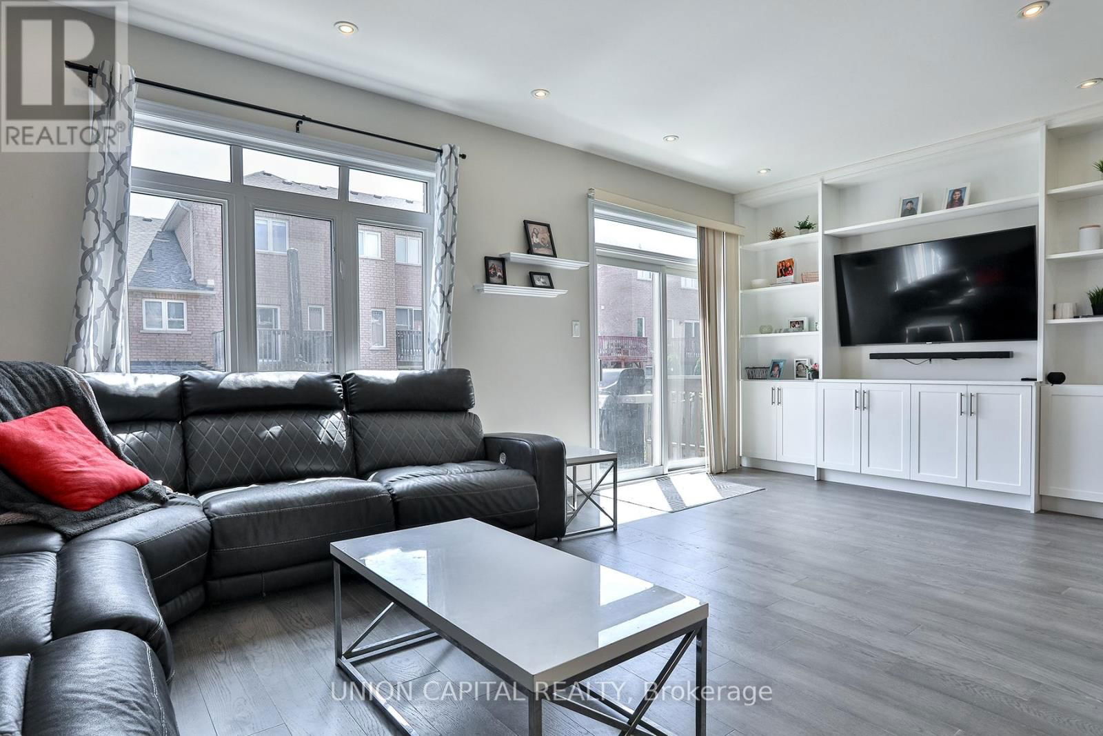 136 MISTYWOOD CRESCENT Image 11