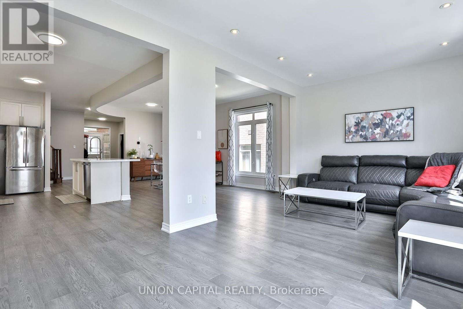 136 MISTYWOOD CRESCENT Image 12