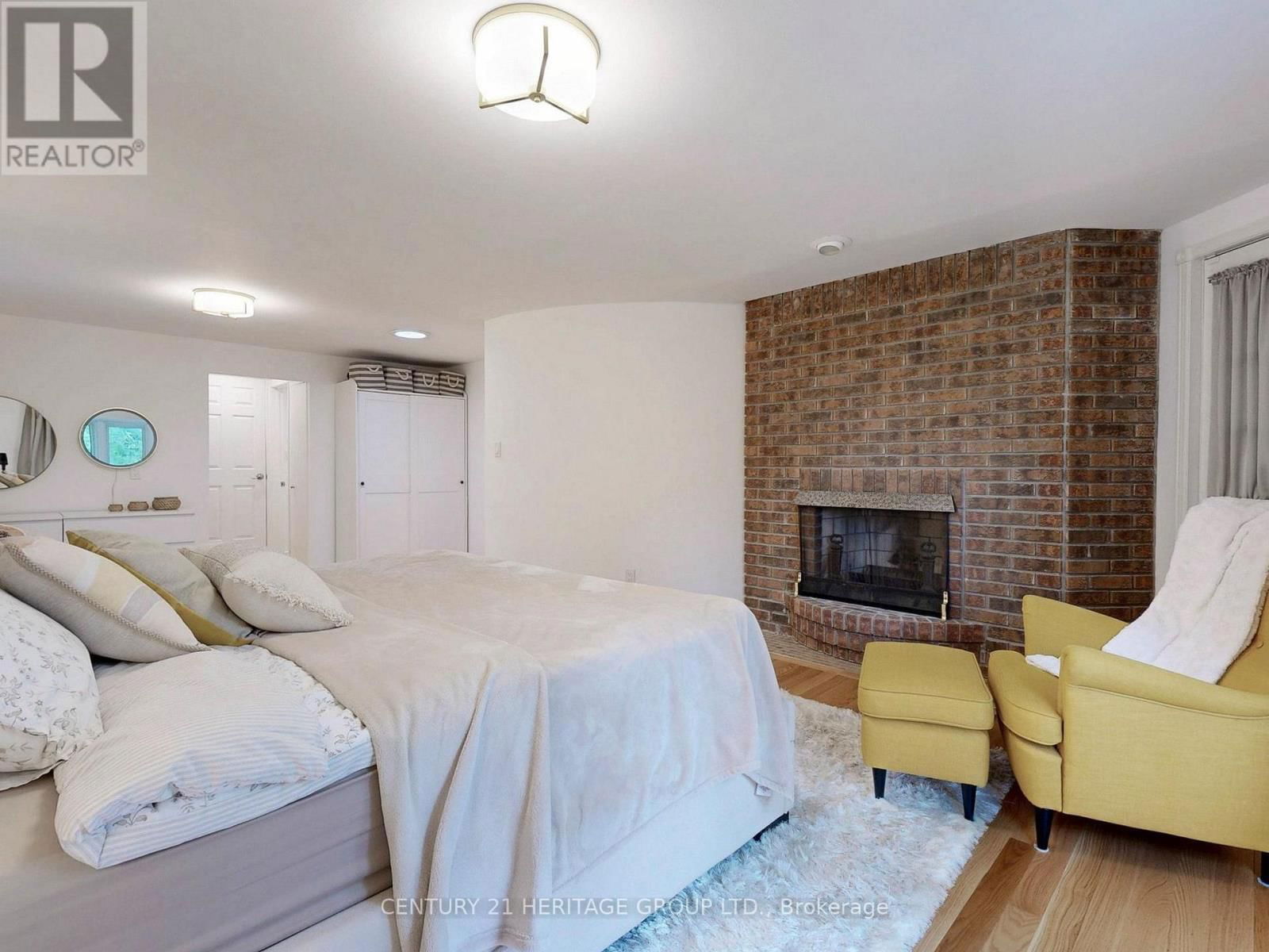108 CONFEDERATION WAY Image 18