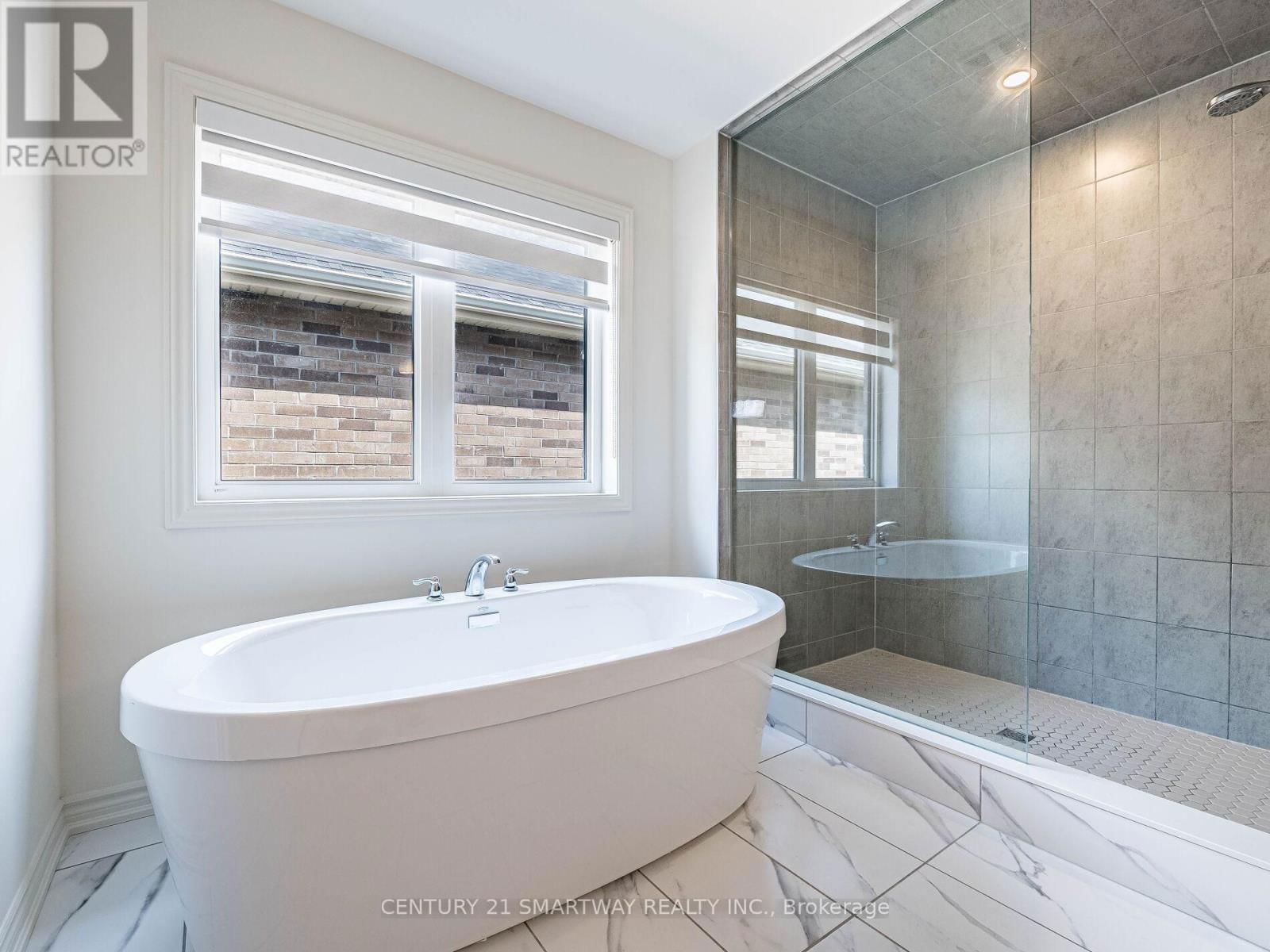 62 SANDHILL CRESCENT EAST Image 31