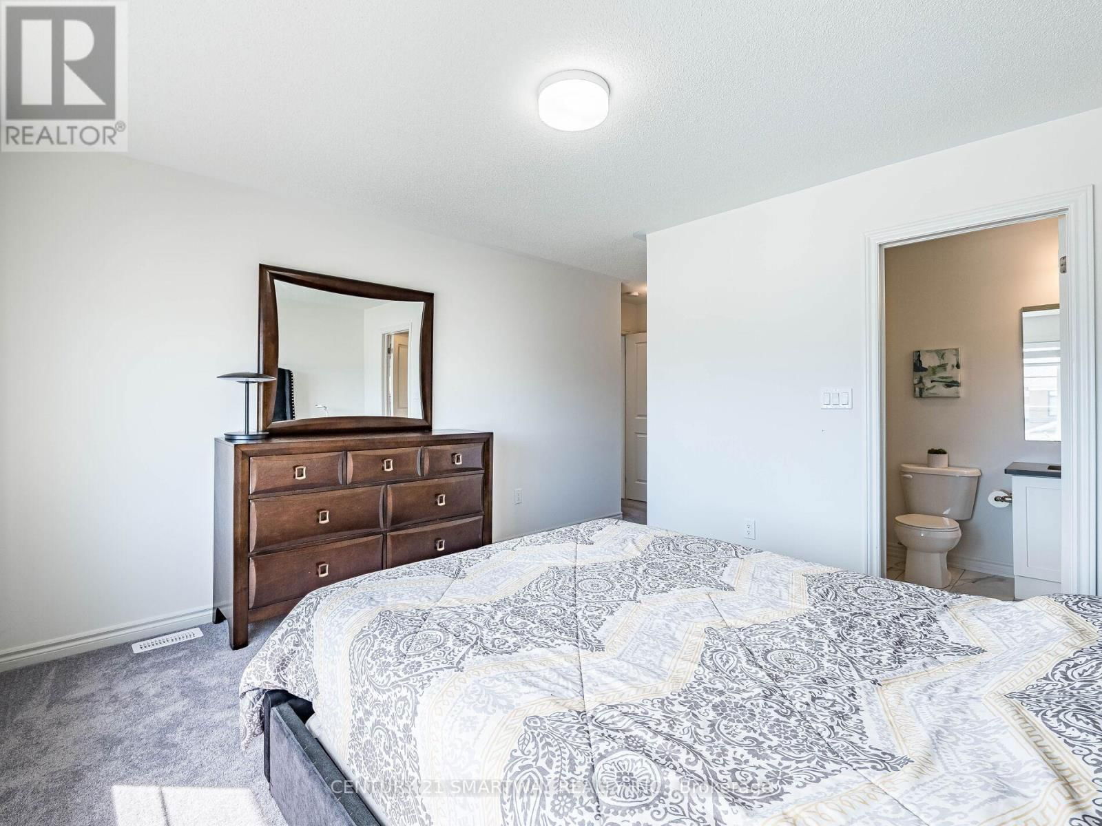 62 SANDHILL CRESCENT EAST Image 38