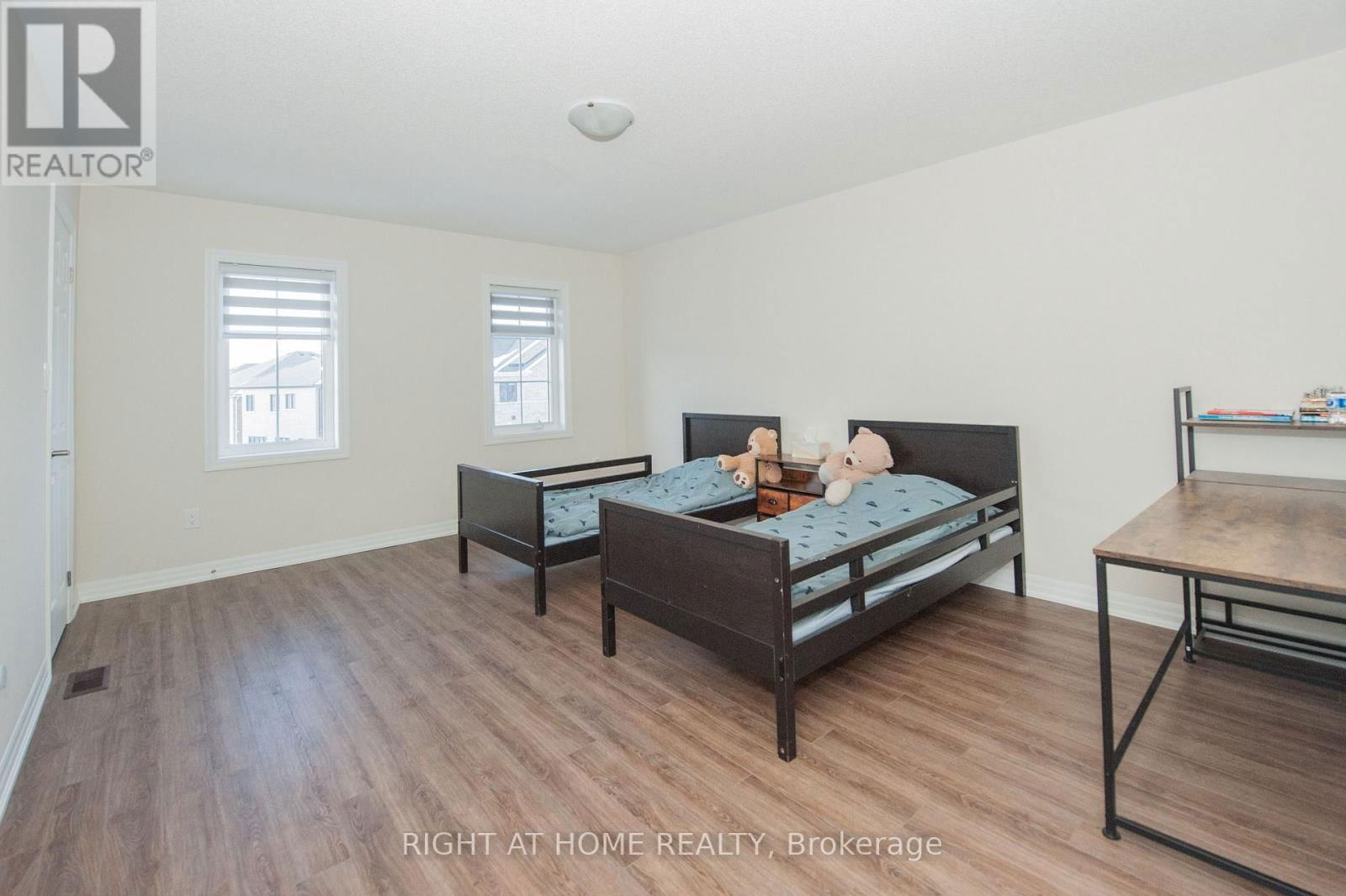 5 STENNETT DRIVE Image 42