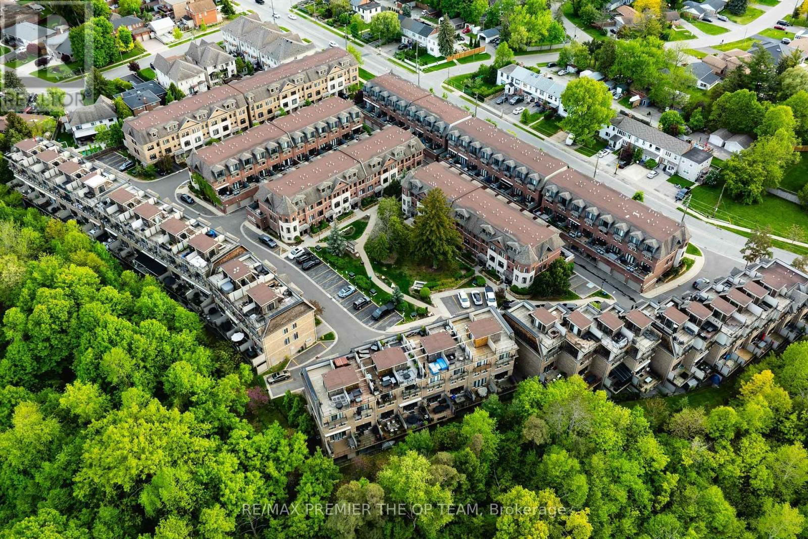 4 - 8347 KIPLING AVENUE Image 1