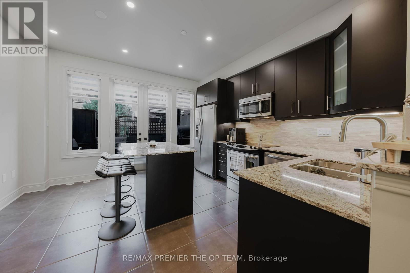 4 - 8347 KIPLING AVENUE Image 12