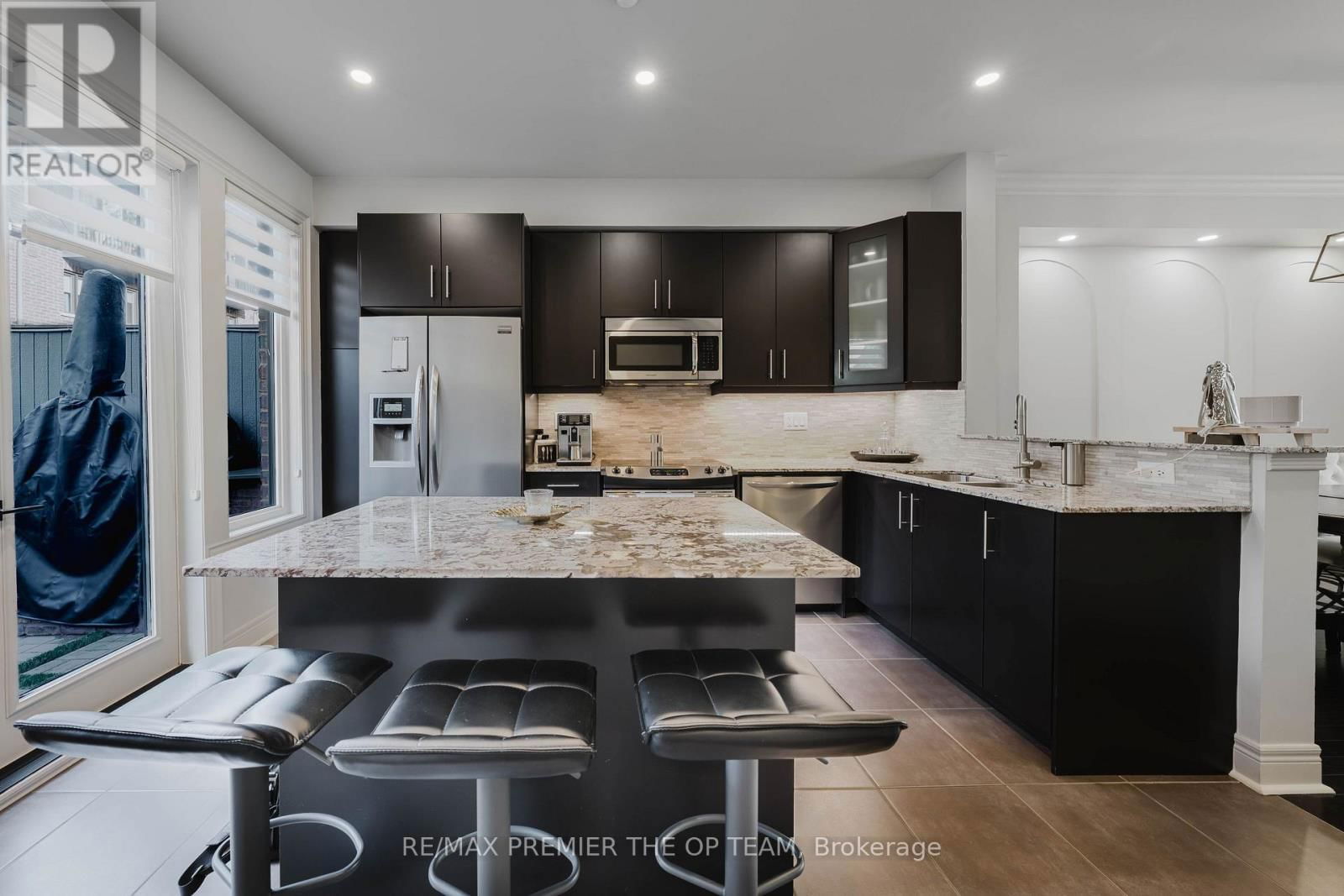 4 - 8347 KIPLING AVENUE Image 13
