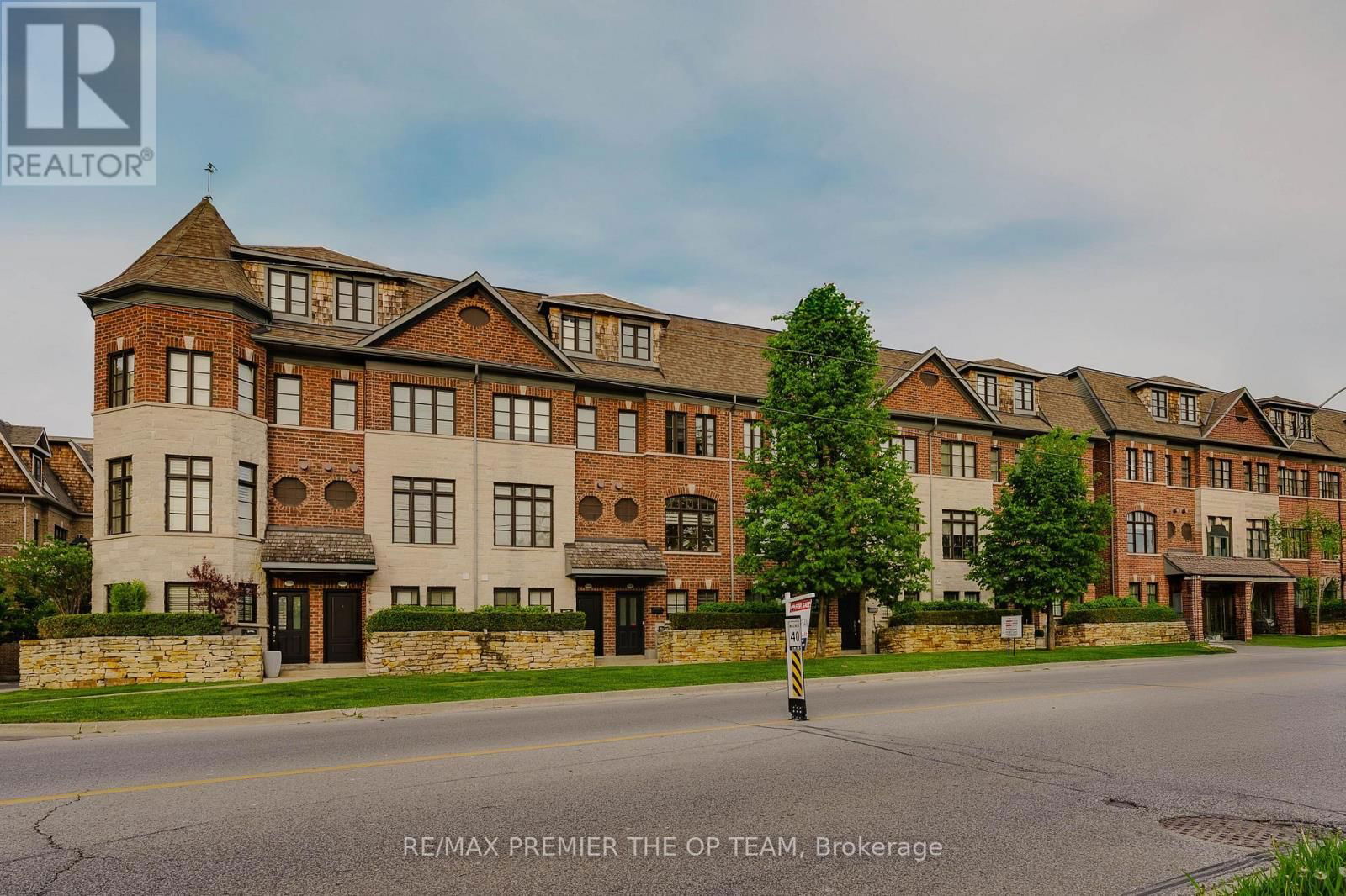 4 - 8347 KIPLING AVENUE Image 2