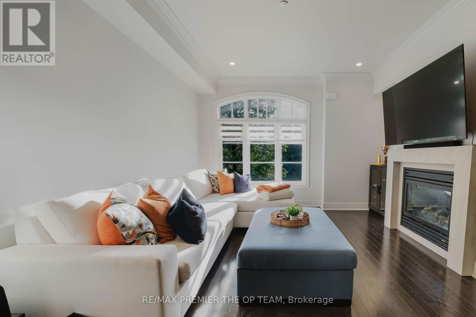 4 - 8347 KIPLING AVENUE Image 22