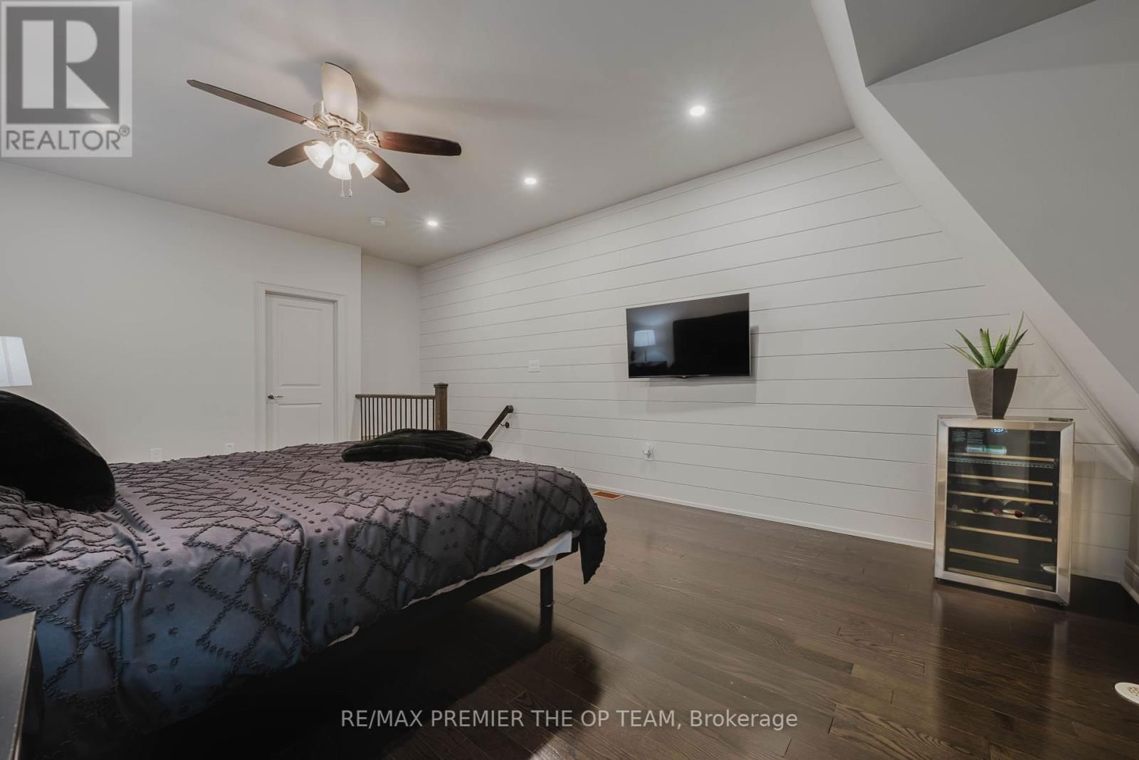 4 - 8347 KIPLING AVENUE Image 33