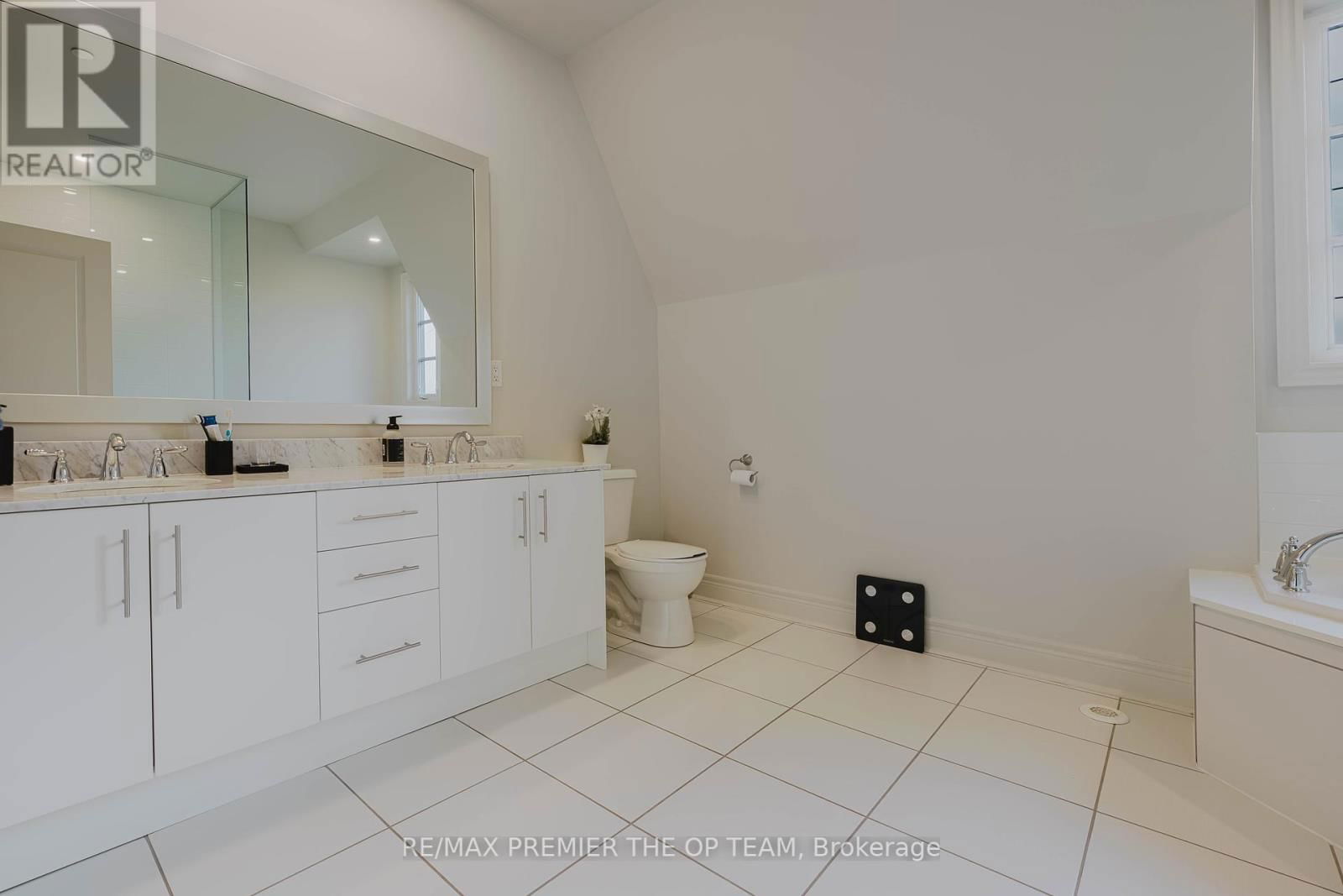 4 - 8347 KIPLING AVENUE Image 36