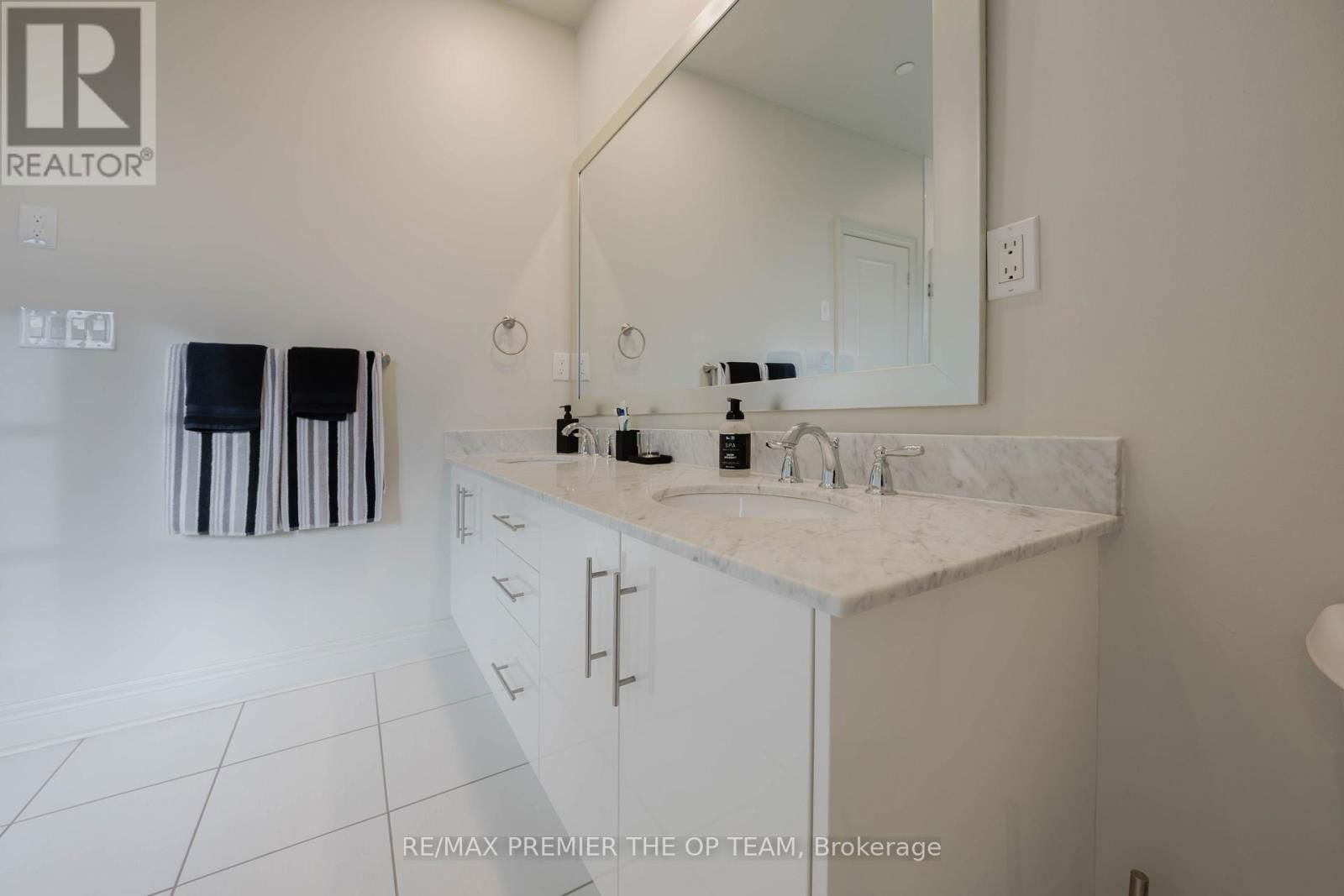4 - 8347 KIPLING AVENUE Image 37
