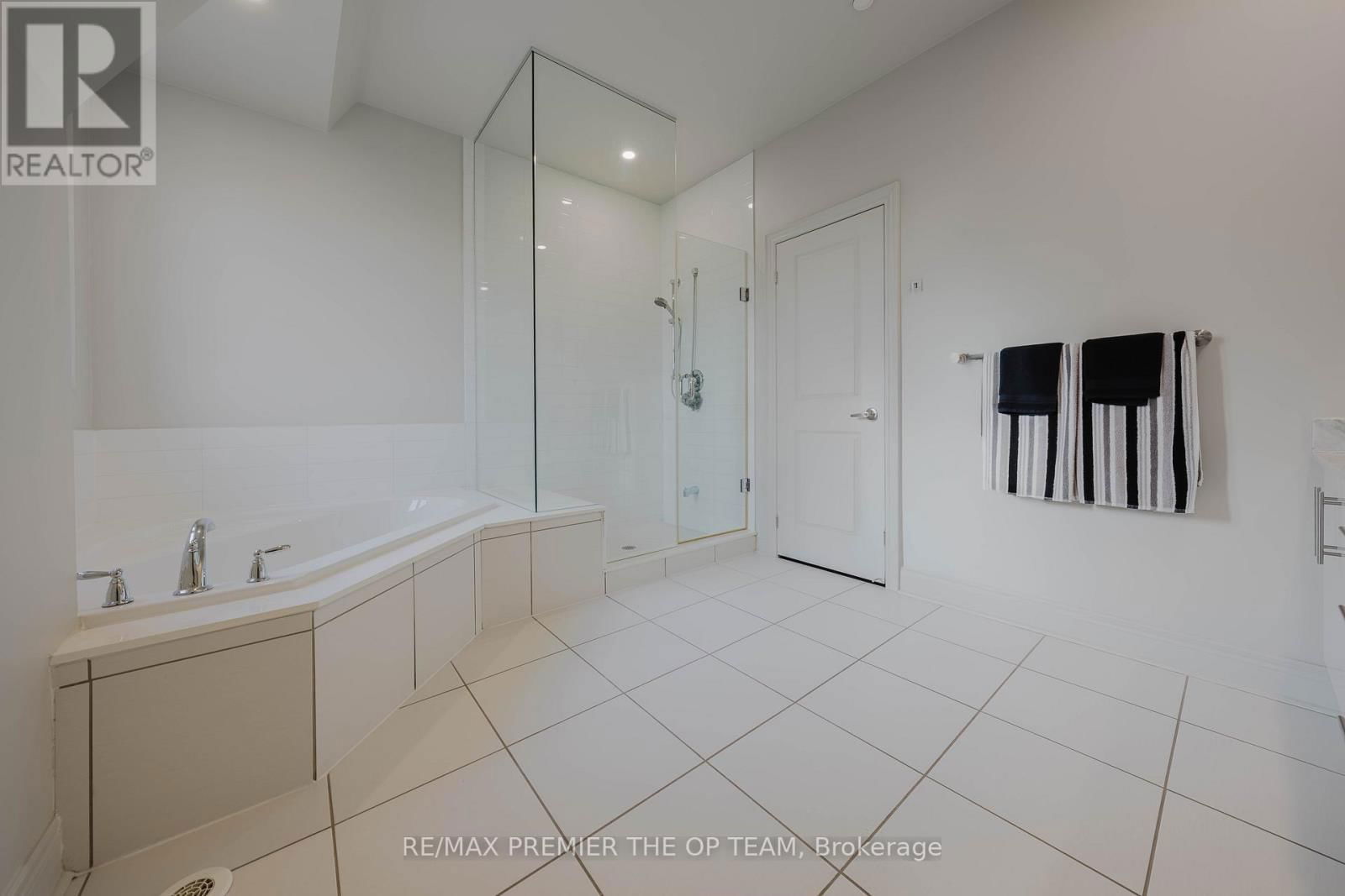 4 - 8347 KIPLING AVENUE Image 38