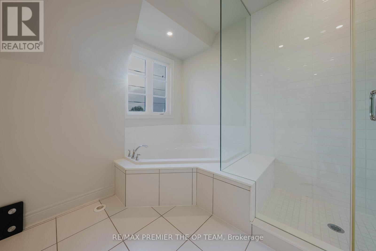 4 - 8347 KIPLING AVENUE Image 39