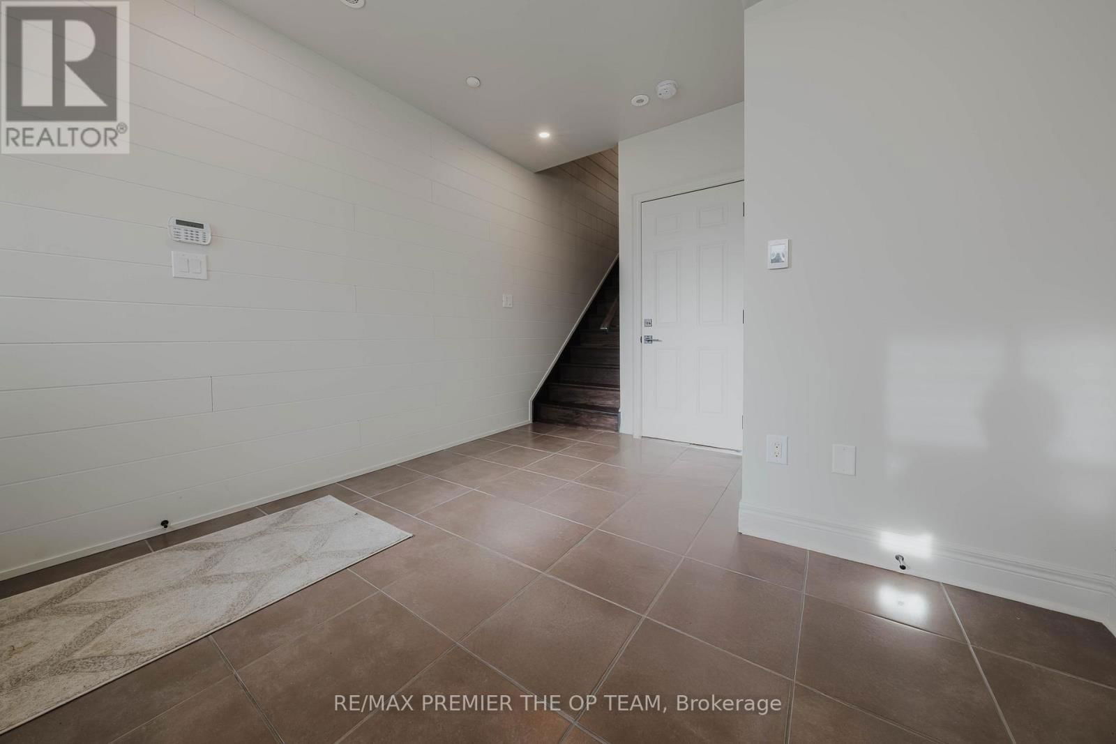 4 - 8347 KIPLING AVENUE Image 6