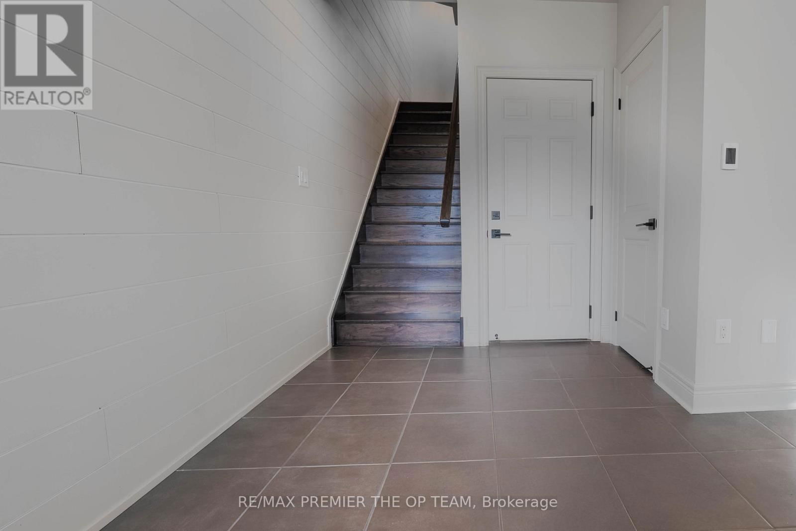 4 - 8347 KIPLING AVENUE Image 8