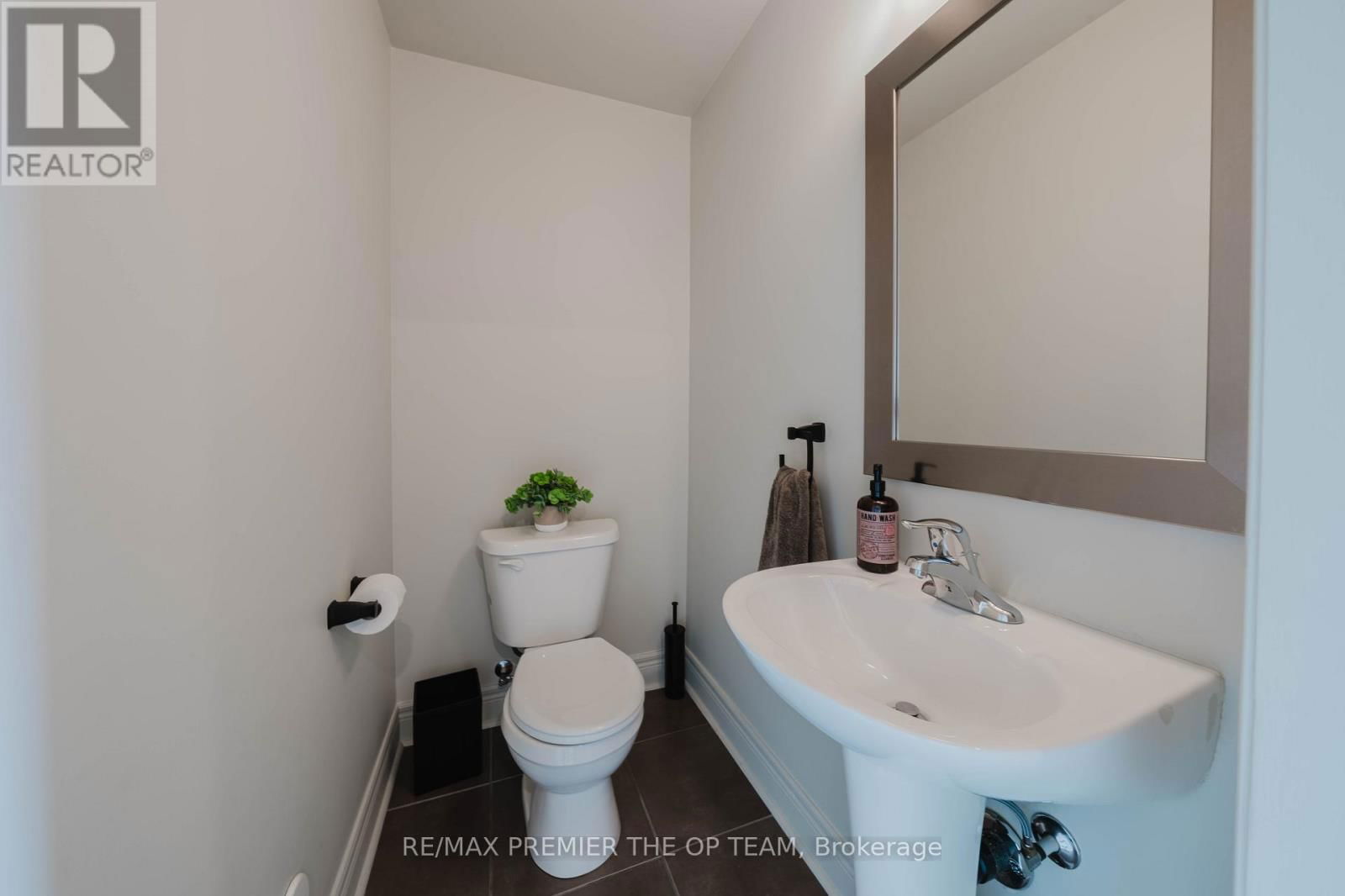 4 - 8347 KIPLING AVENUE Image 9