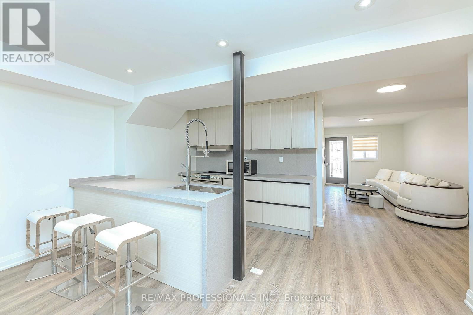 1 - 295 DEEPSPRINGS CRESCENT Image 11