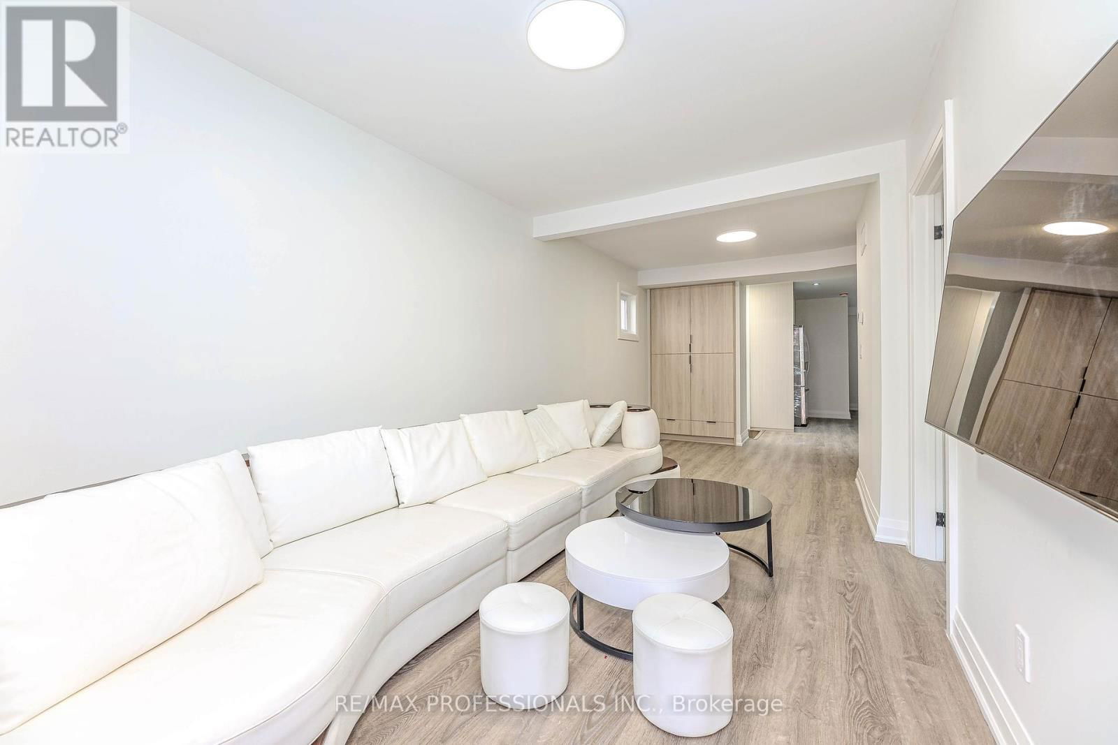 1 - 295 DEEPSPRINGS CRESCENT Image 25