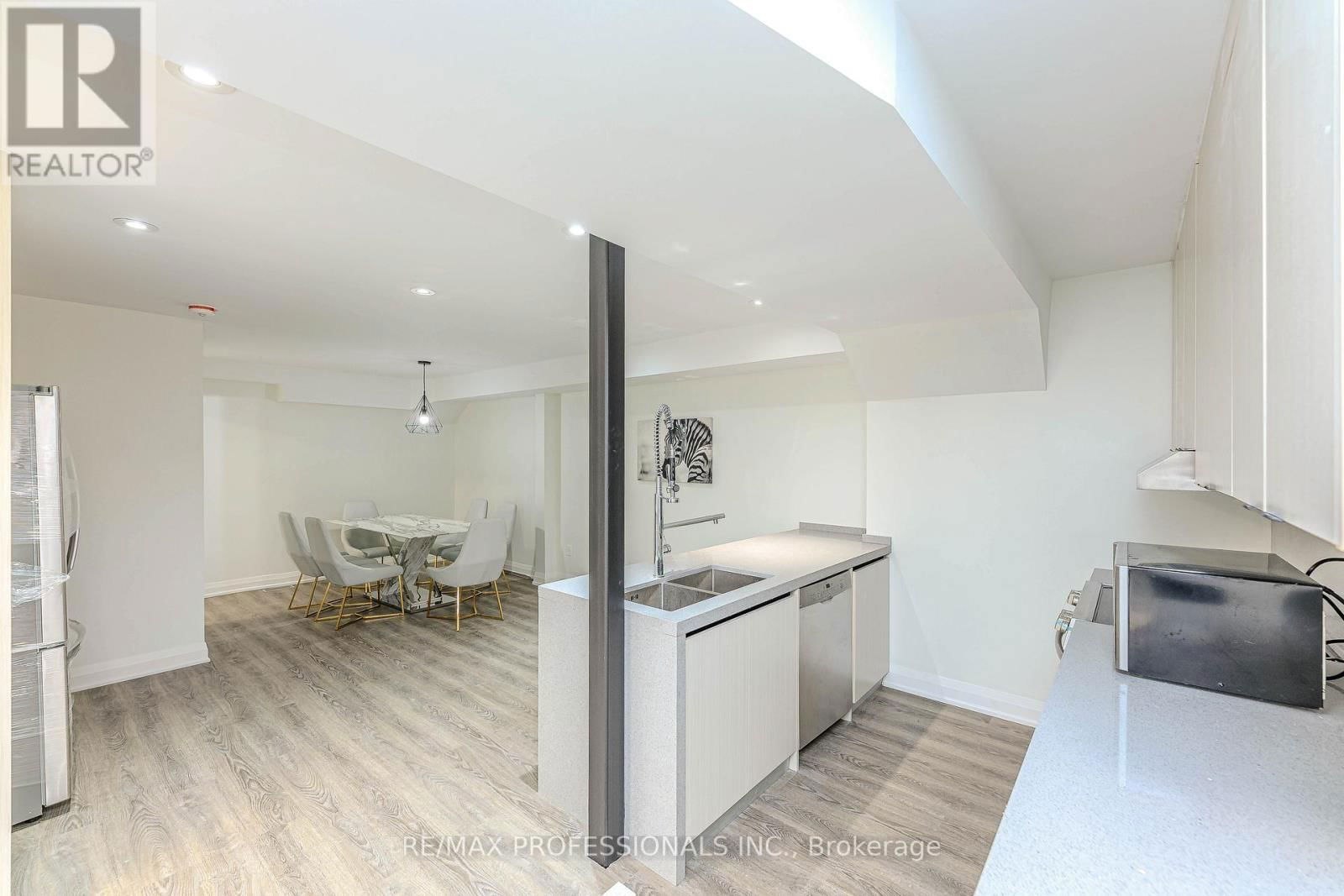 1 - 295 DEEPSPRINGS CRESCENT Image 3