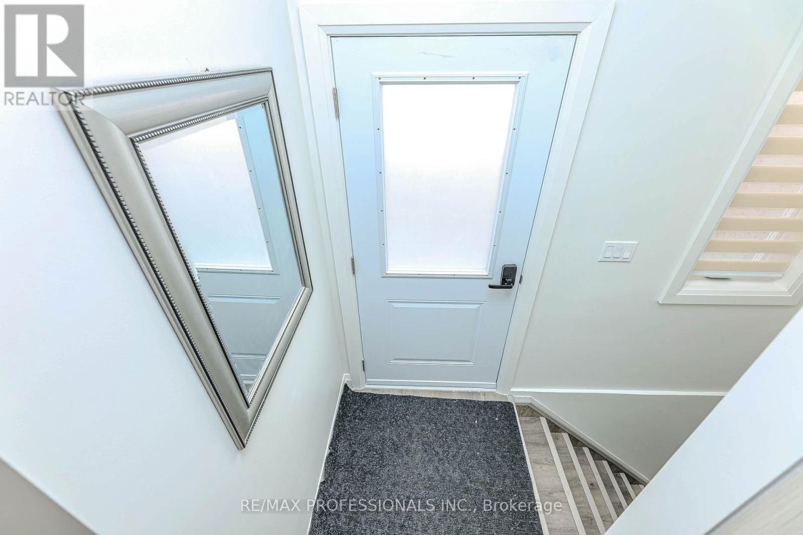 1 - 295 DEEPSPRINGS CRESCENT Image 33