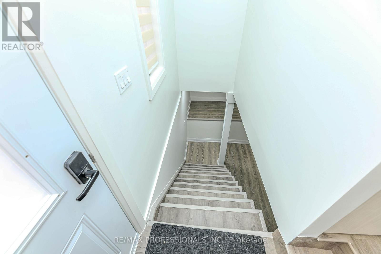 1 - 295 DEEPSPRINGS CRESCENT Image 34