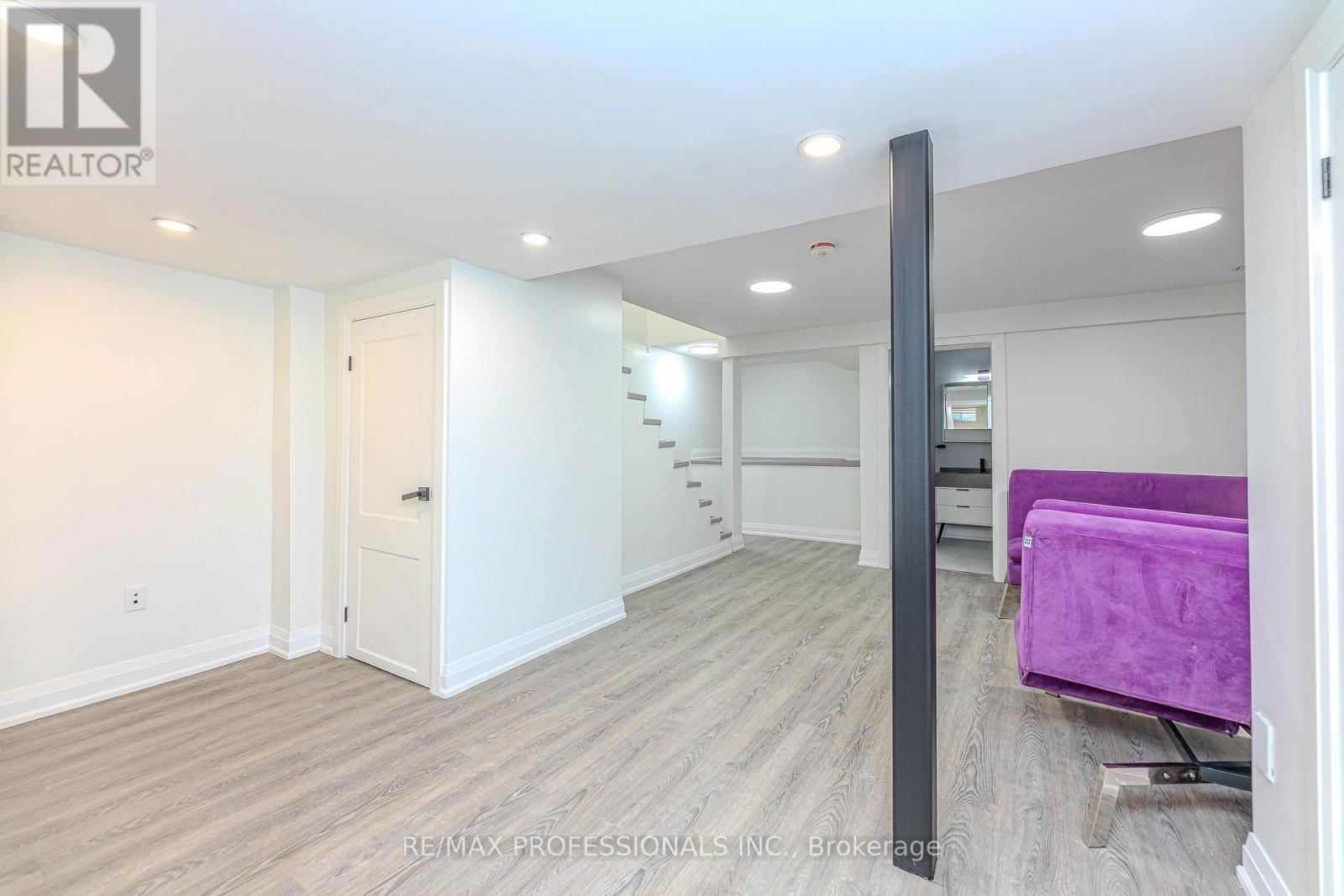 1 - 295 DEEPSPRINGS CRESCENT Image 36