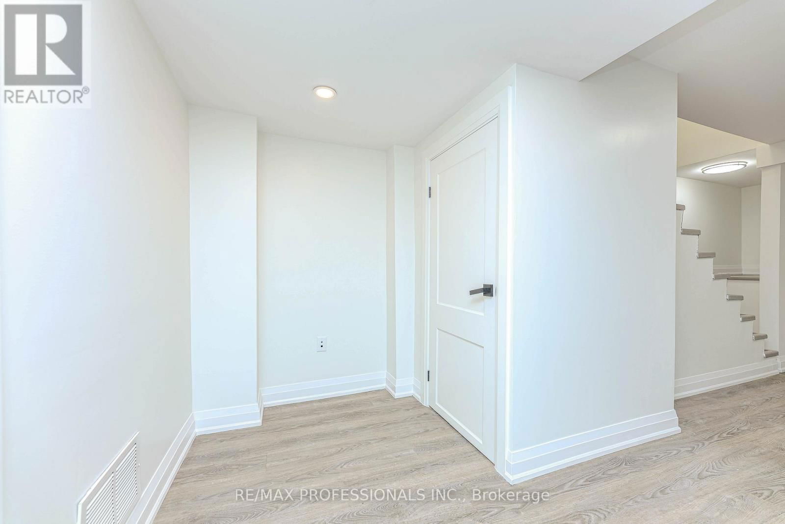 1 - 295 DEEPSPRINGS CRESCENT Image 42