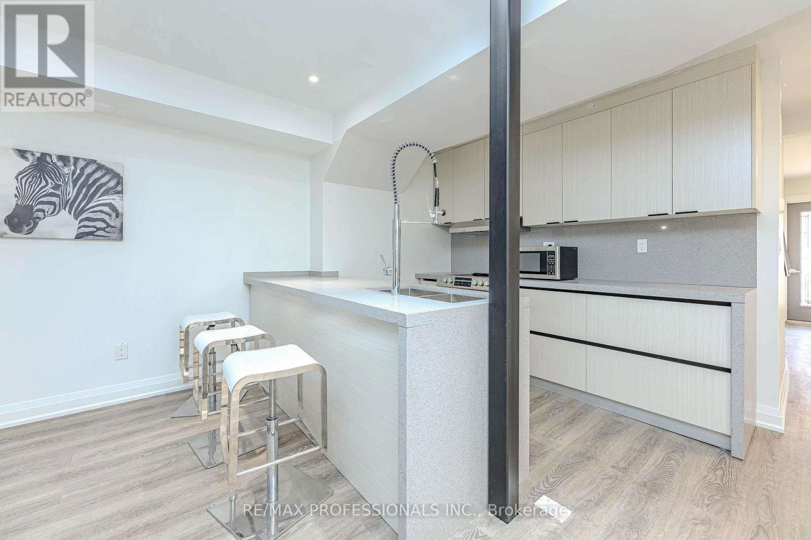 1 - 295 DEEPSPRINGS CRESCENT Image 6