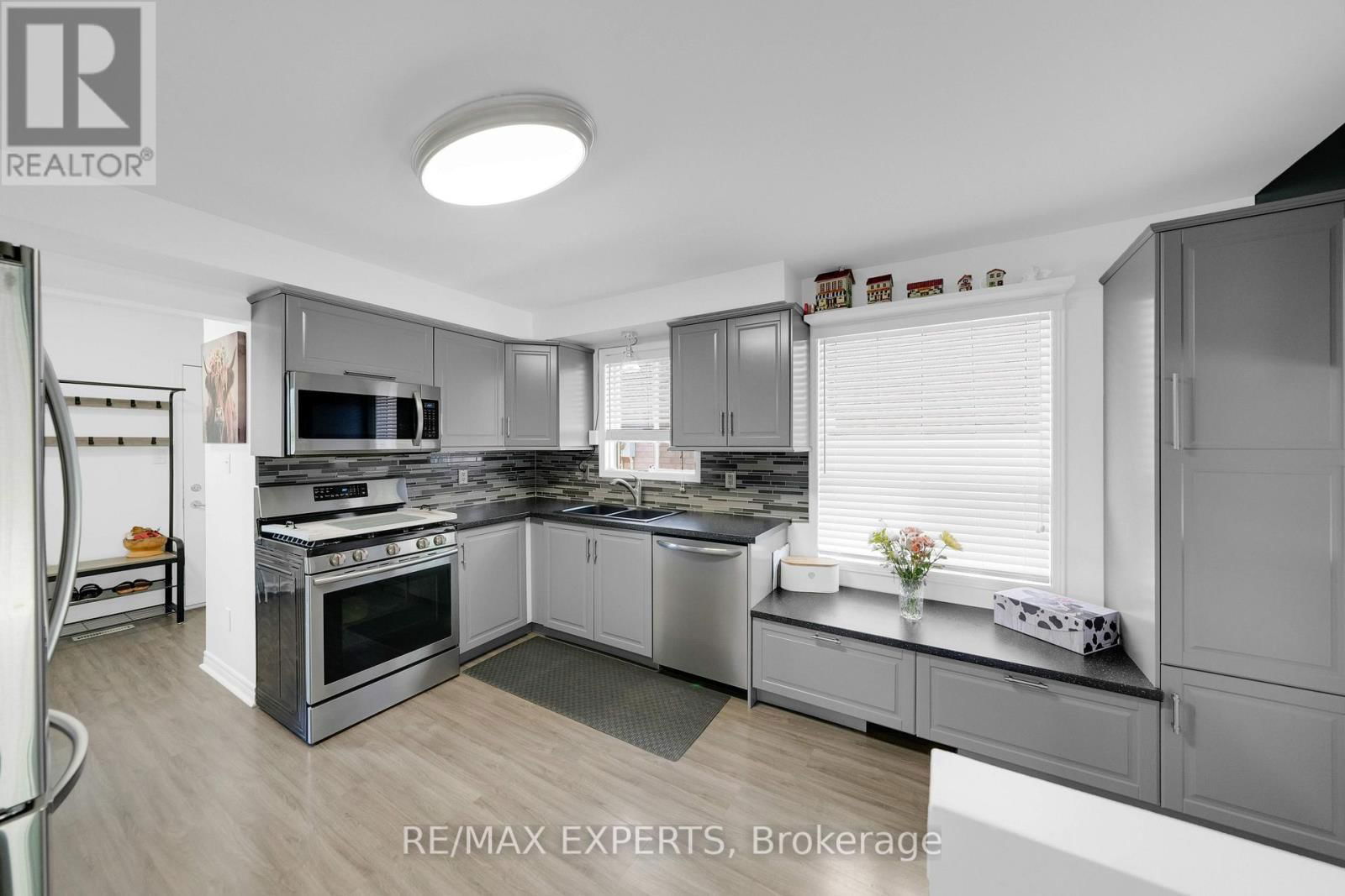 83 GRAY AVENUE Image 11