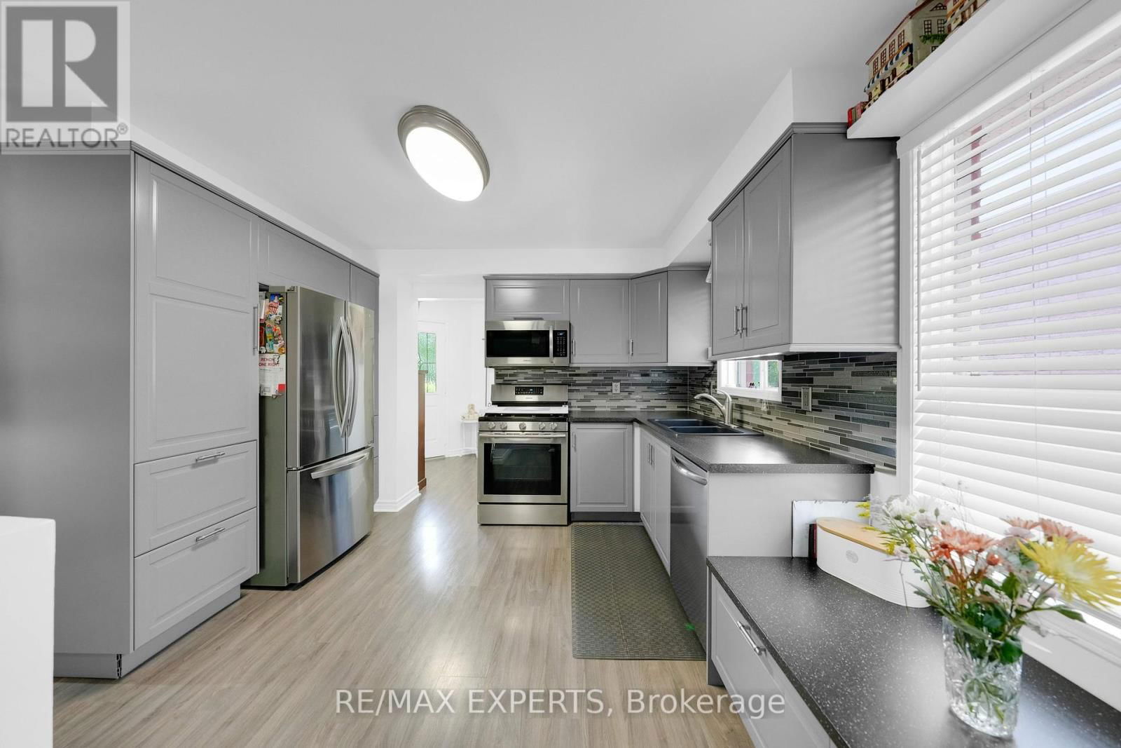 83 GRAY AVENUE Image 13