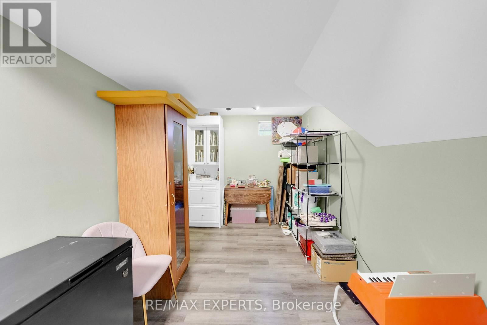 83 GRAY AVENUE Image 26